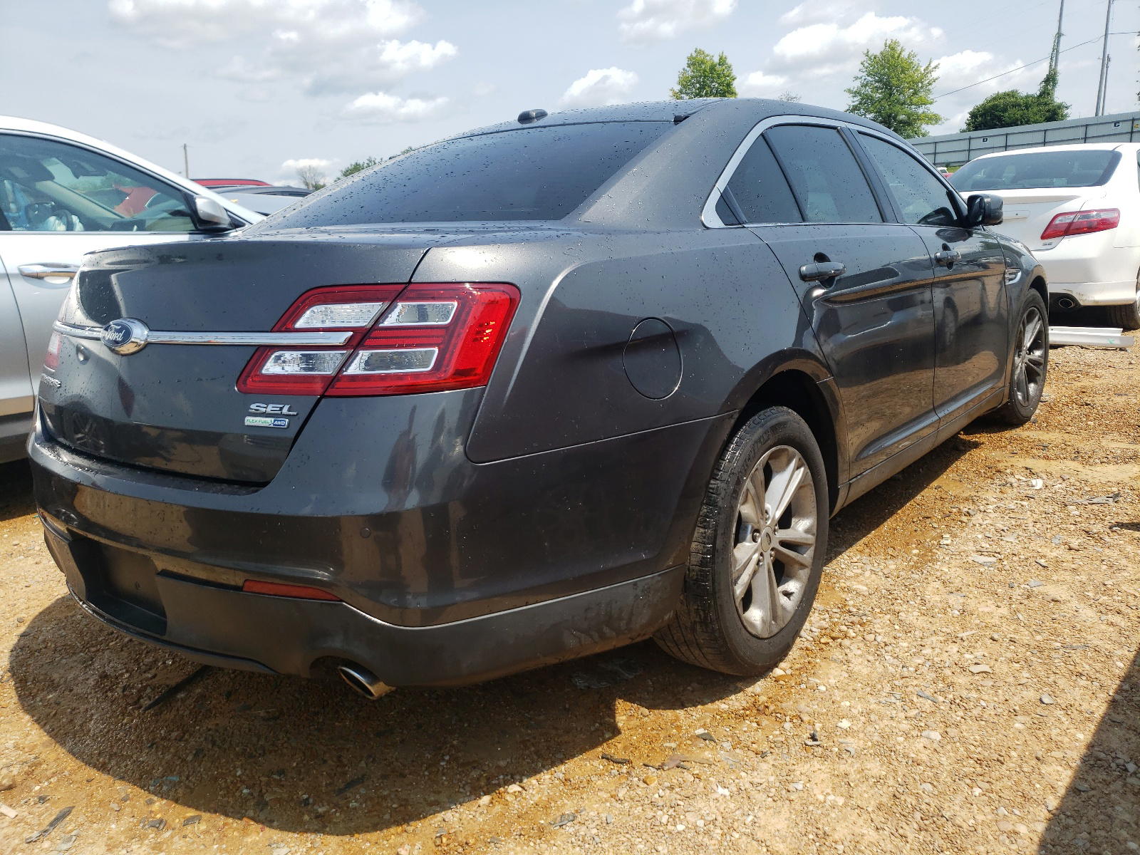 Photo 4 from auction – 2015 FORD TAURUS SEL with VIN 1FAHP2H86FG129175