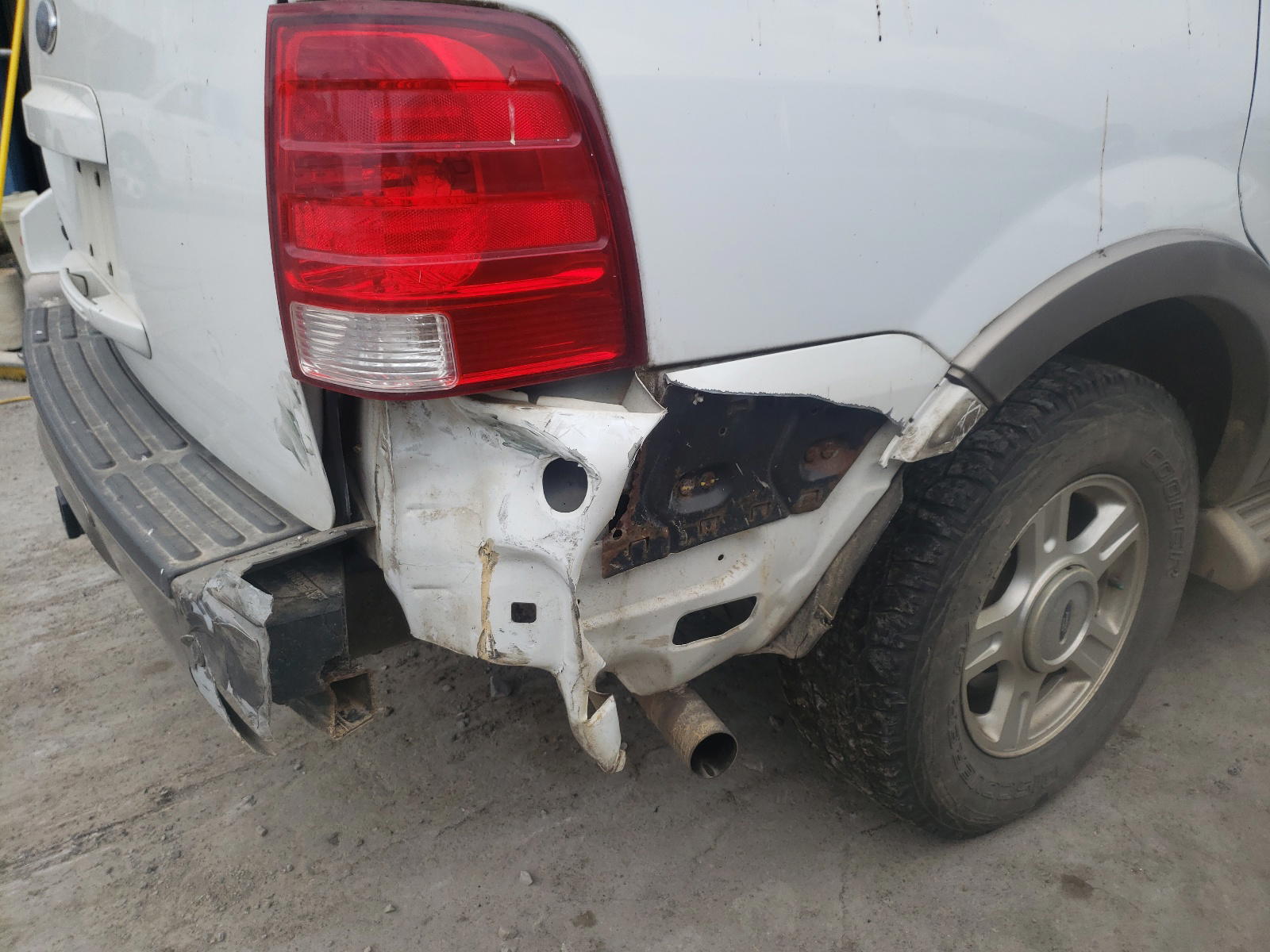 Photo 9 from auction – 2004 FORD EXPEDITION with VIN 1FMFU18L44LA71253