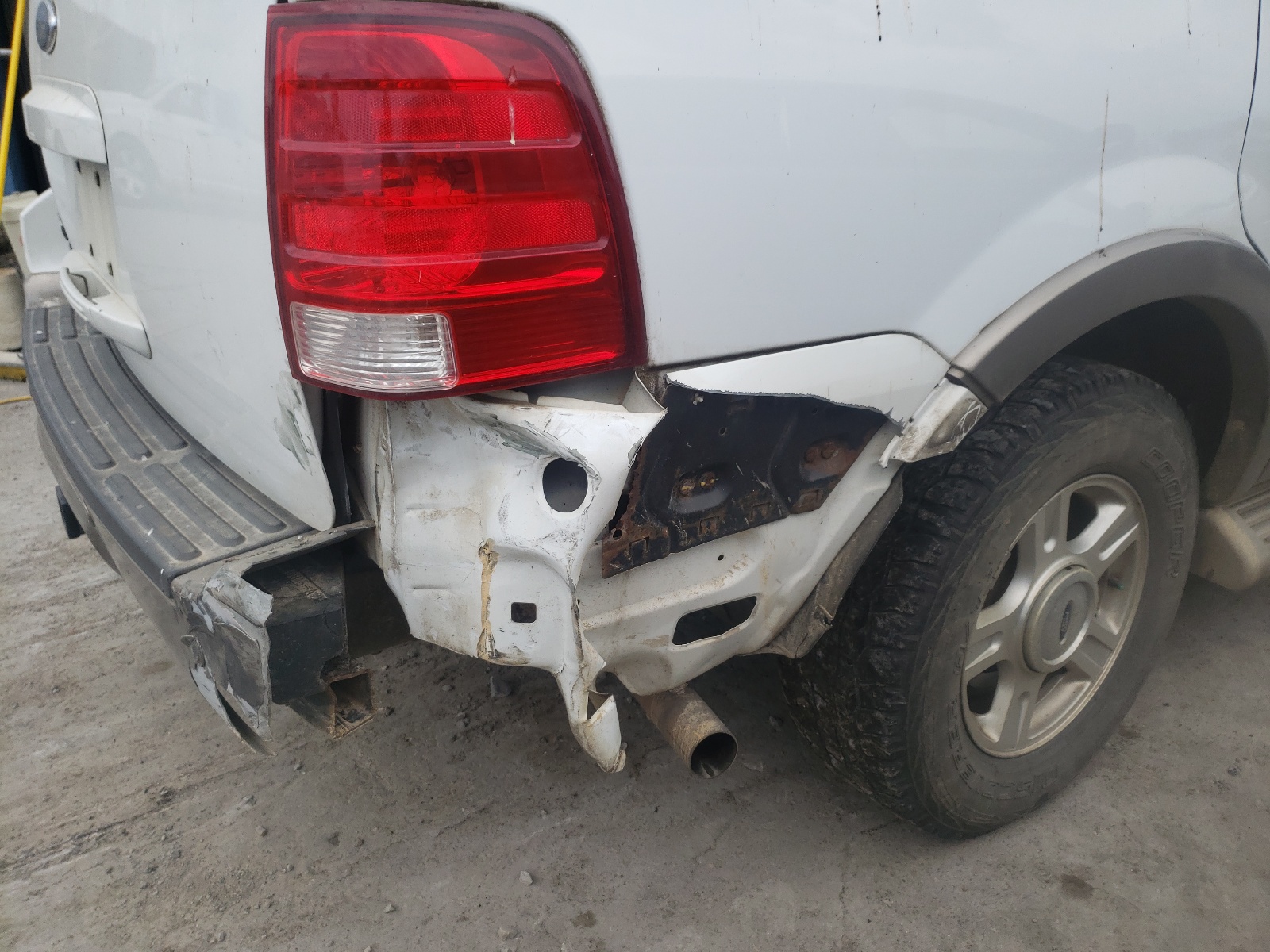 Фото 9 с аукциона – 2004 FORD EXPEDITION с VIN 1FMFU18L44LA71253
