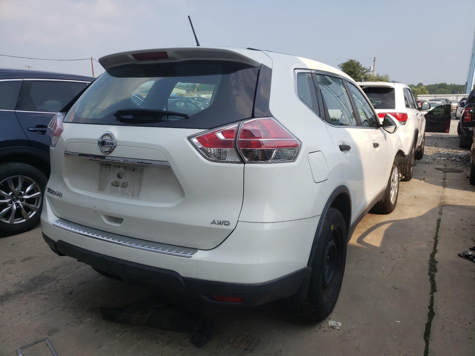 Photo 4 from auction – 2016 NISSAN ROGUE S with VIN KNMAT2MV8GP724274