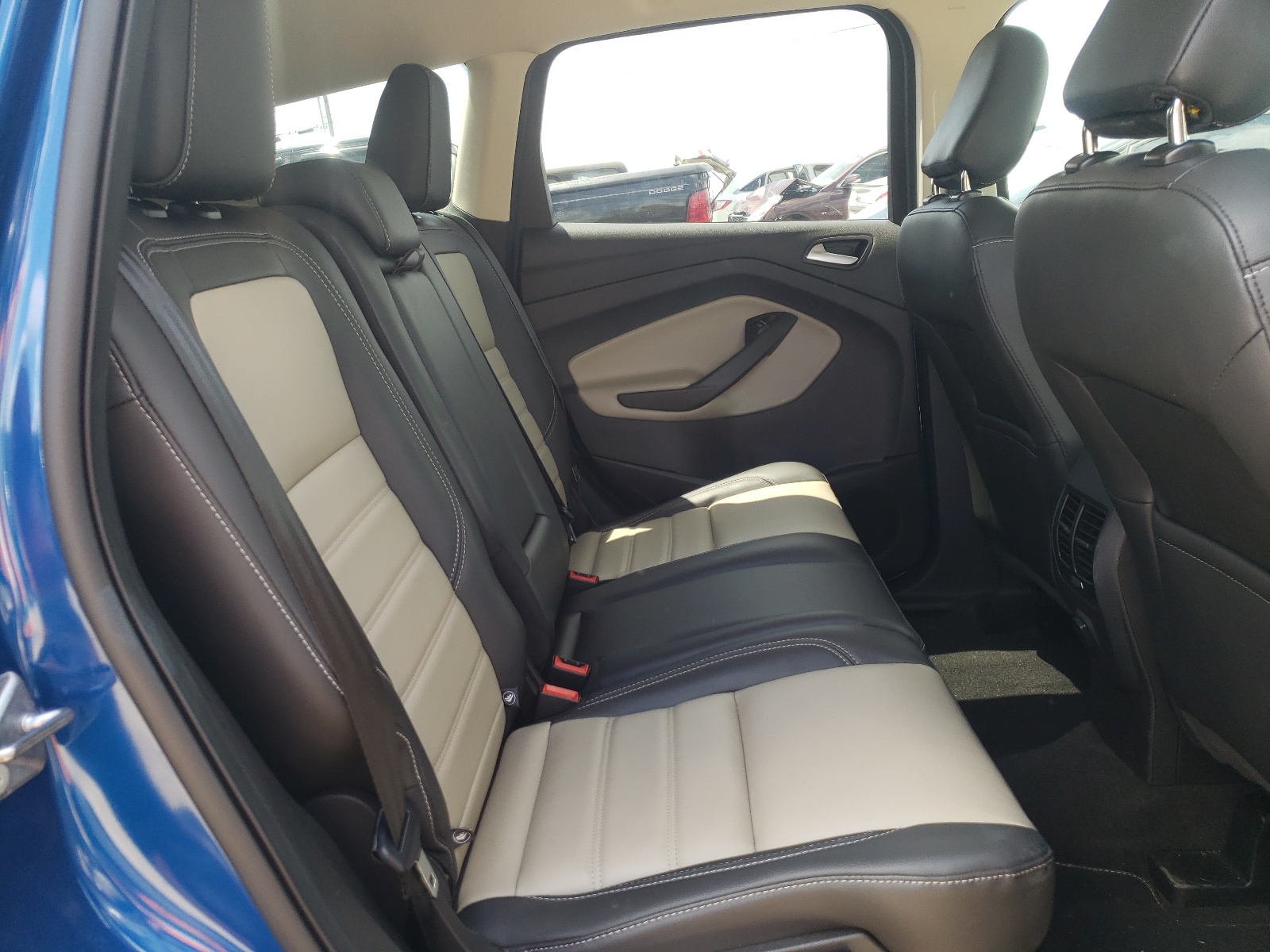 Photo 6 from auction – 2019 FORD ESCAPE SEL with VIN 1FMCU0HD5KUB47138