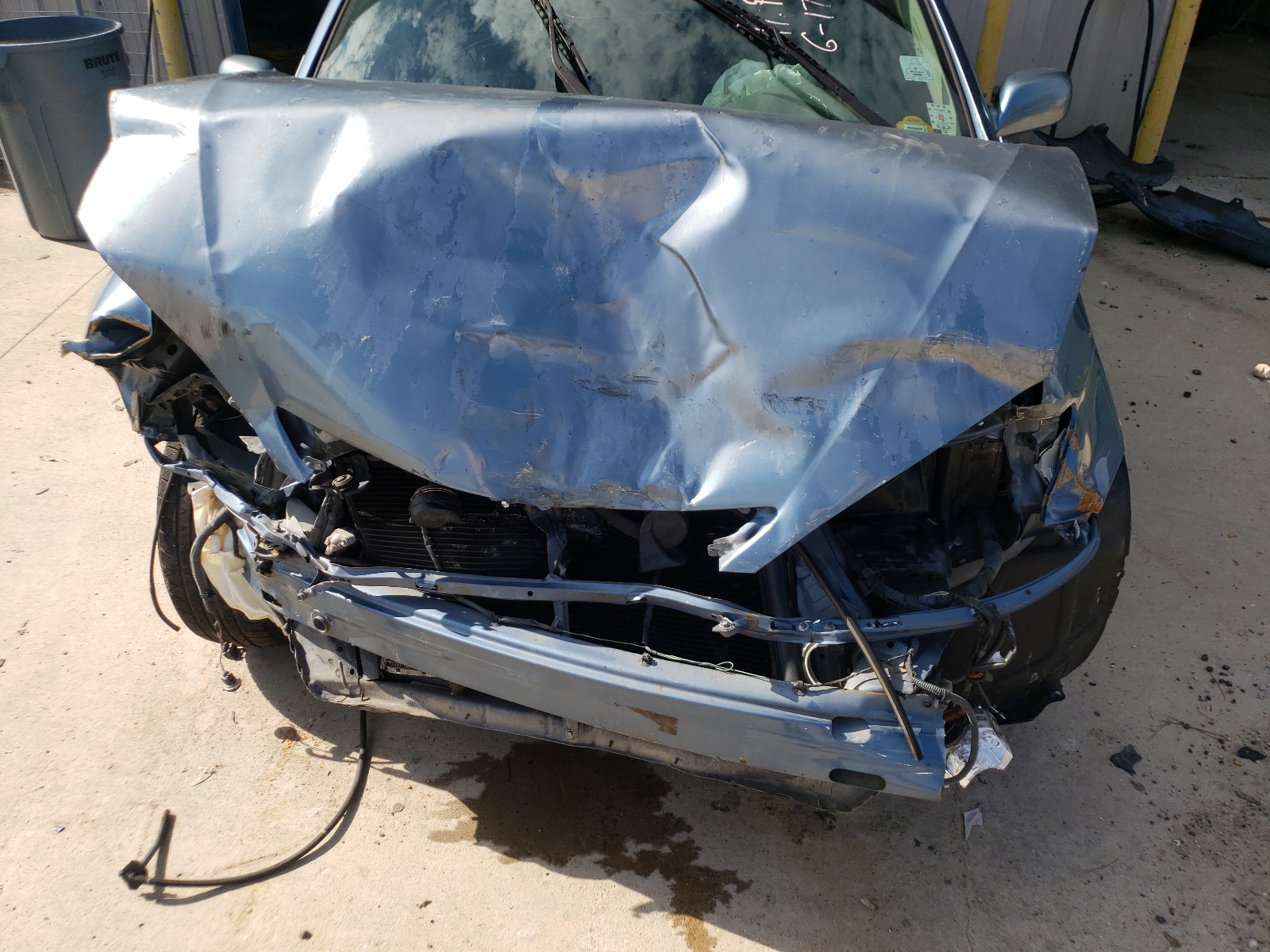 Photo 7 from auction – 2004 TOYOTA CAMRY LE with VIN JTDBE32KX40275889