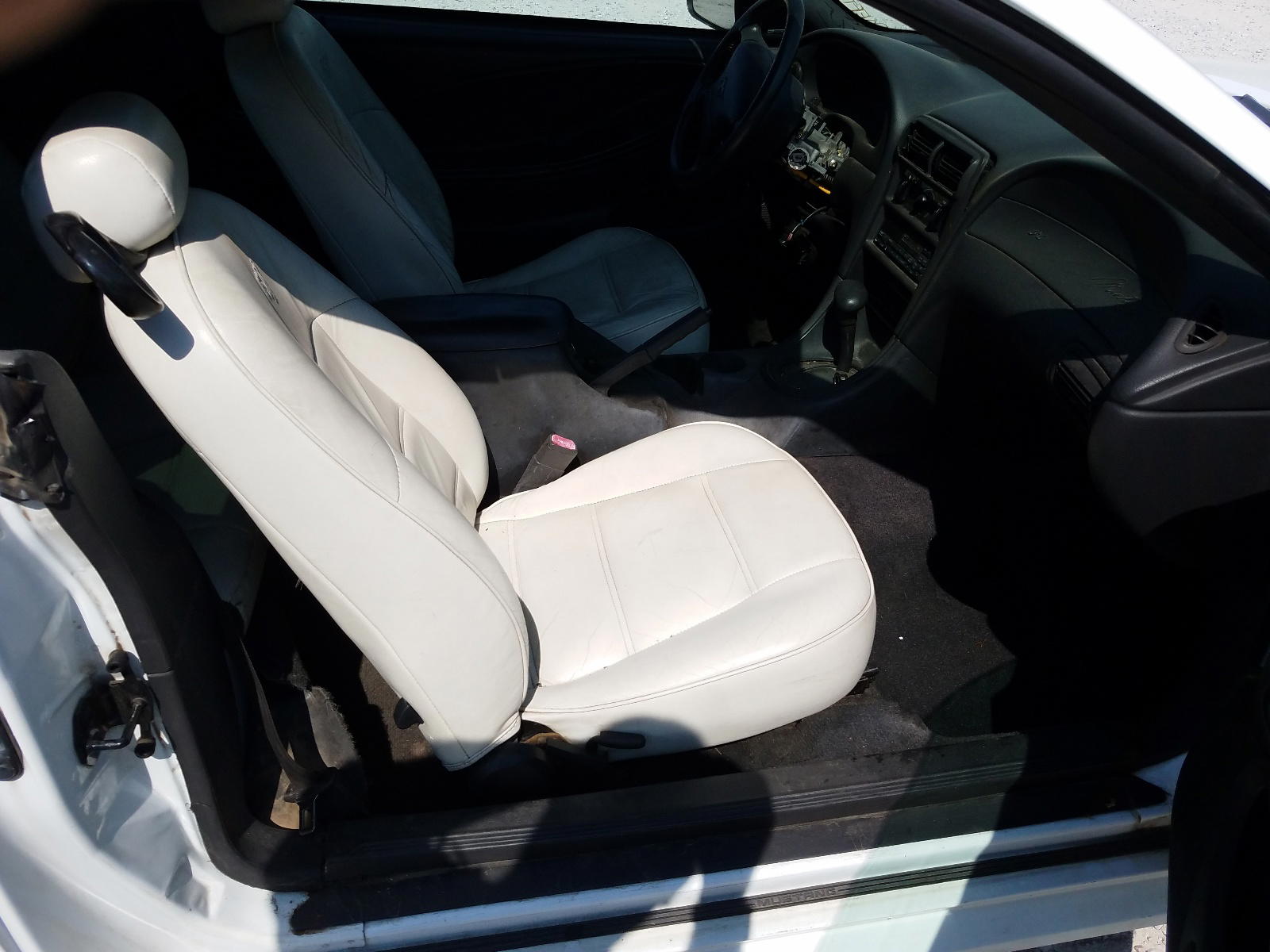 Photo 5 from auction – 2000 FORD MUSTANG with VIN 1FAFP4448YF314472