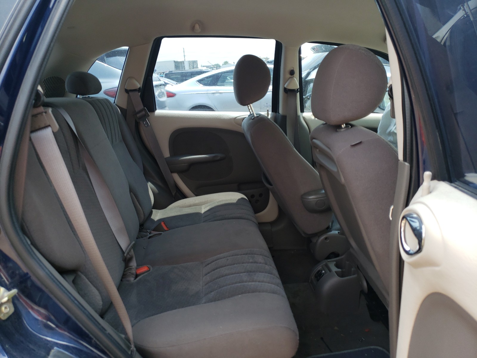 Photo 6 from auction – 2005 CHRYSLER PT CRUISER with VIN 3C8FY58B15T543677