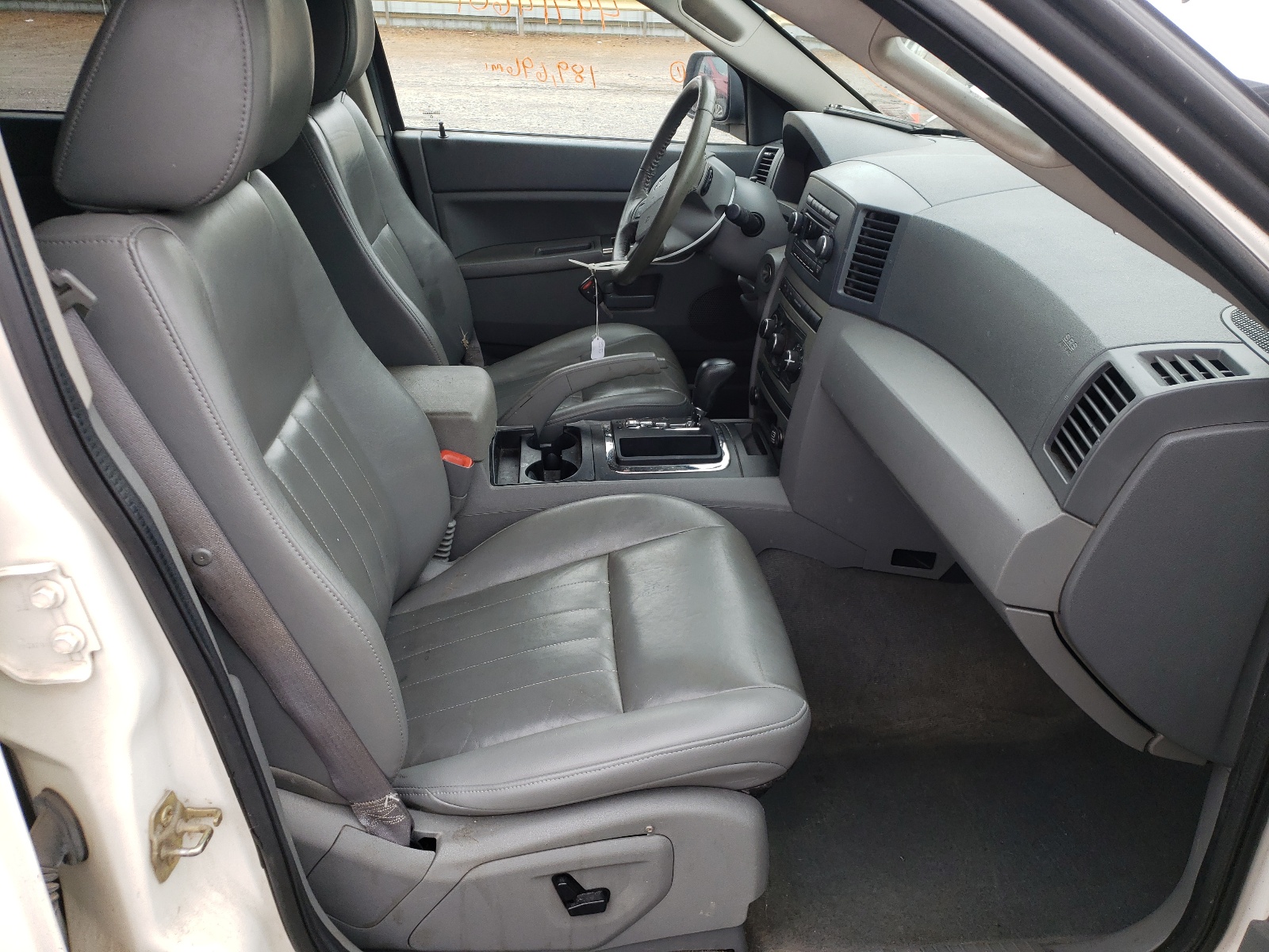 Photo 5 from auction – 2005 JEEP GRAND CHER with VIN 1J4GR48K55C561747
