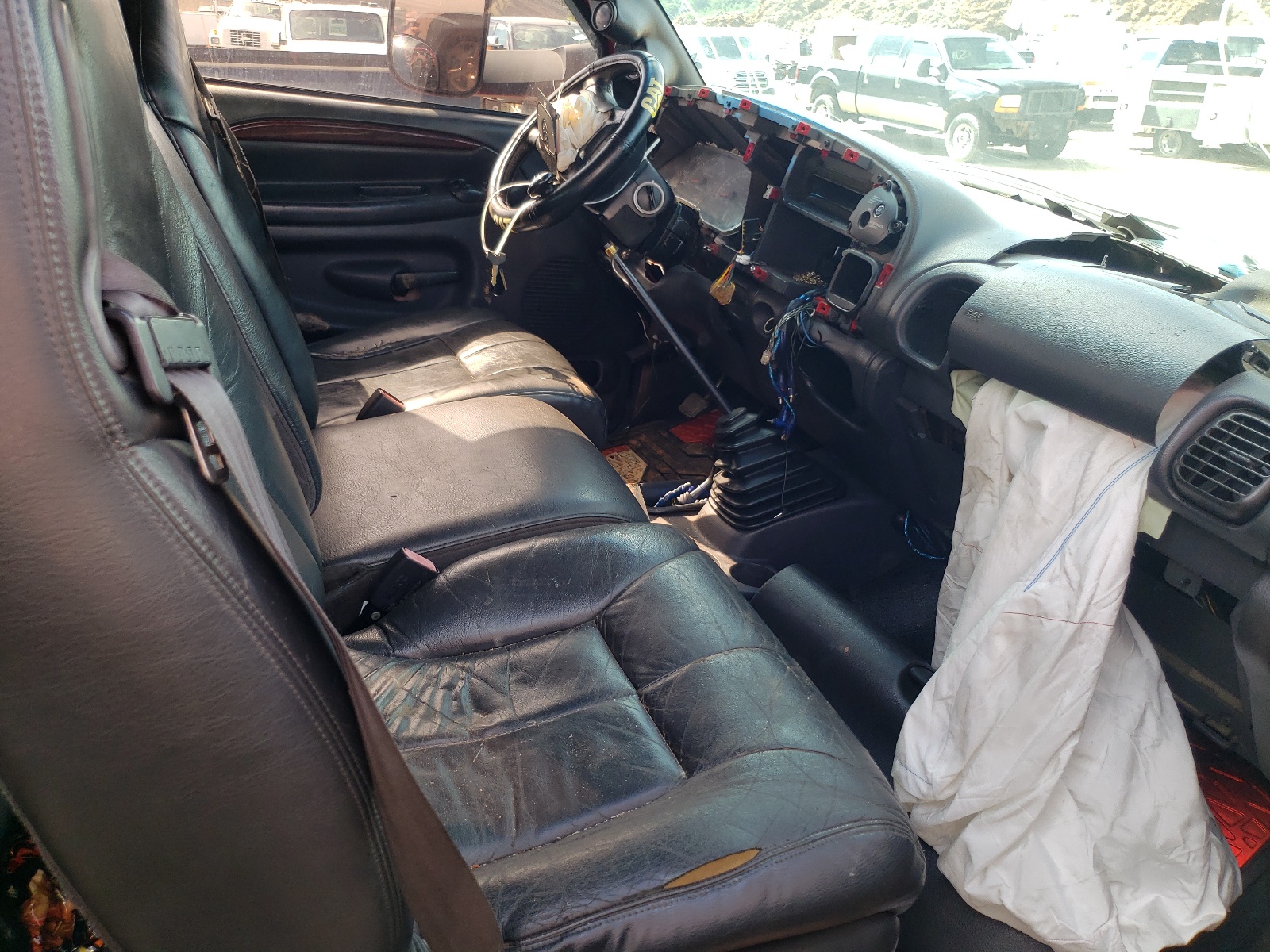 Photo 5 from auction – 1999 DODGE RAM 2500 with VIN 1B7KF2367XJ525225