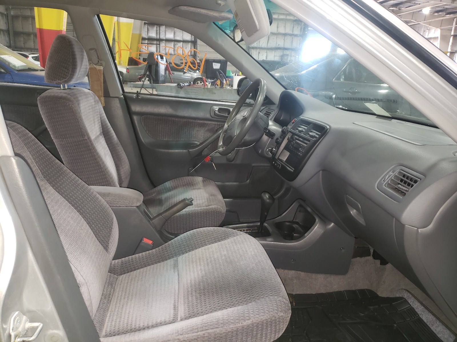 Photo 5 from auction – 1999 HONDA CIVIC BASE with VIN 2HGEJ6615XH508364