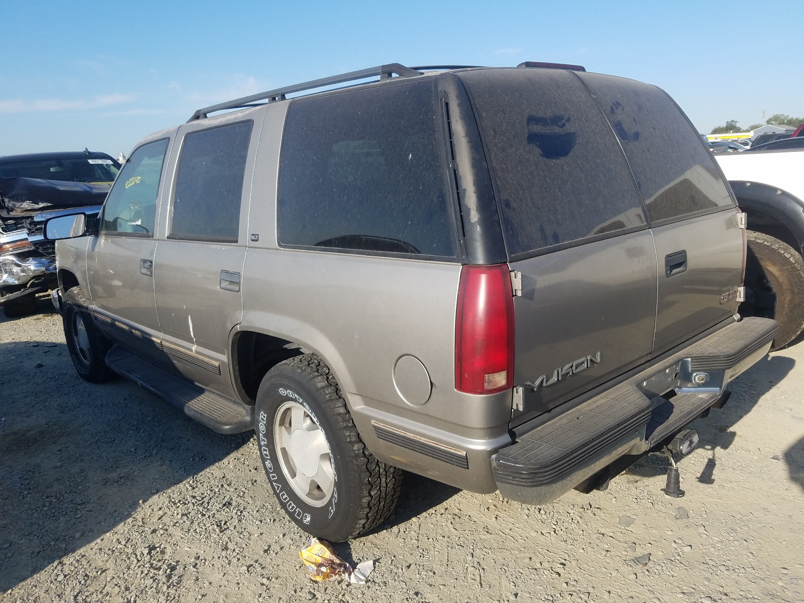 Photo 3 from auction – 1998 GMC YUKON with VIN 1GKEK13R7WJ706499