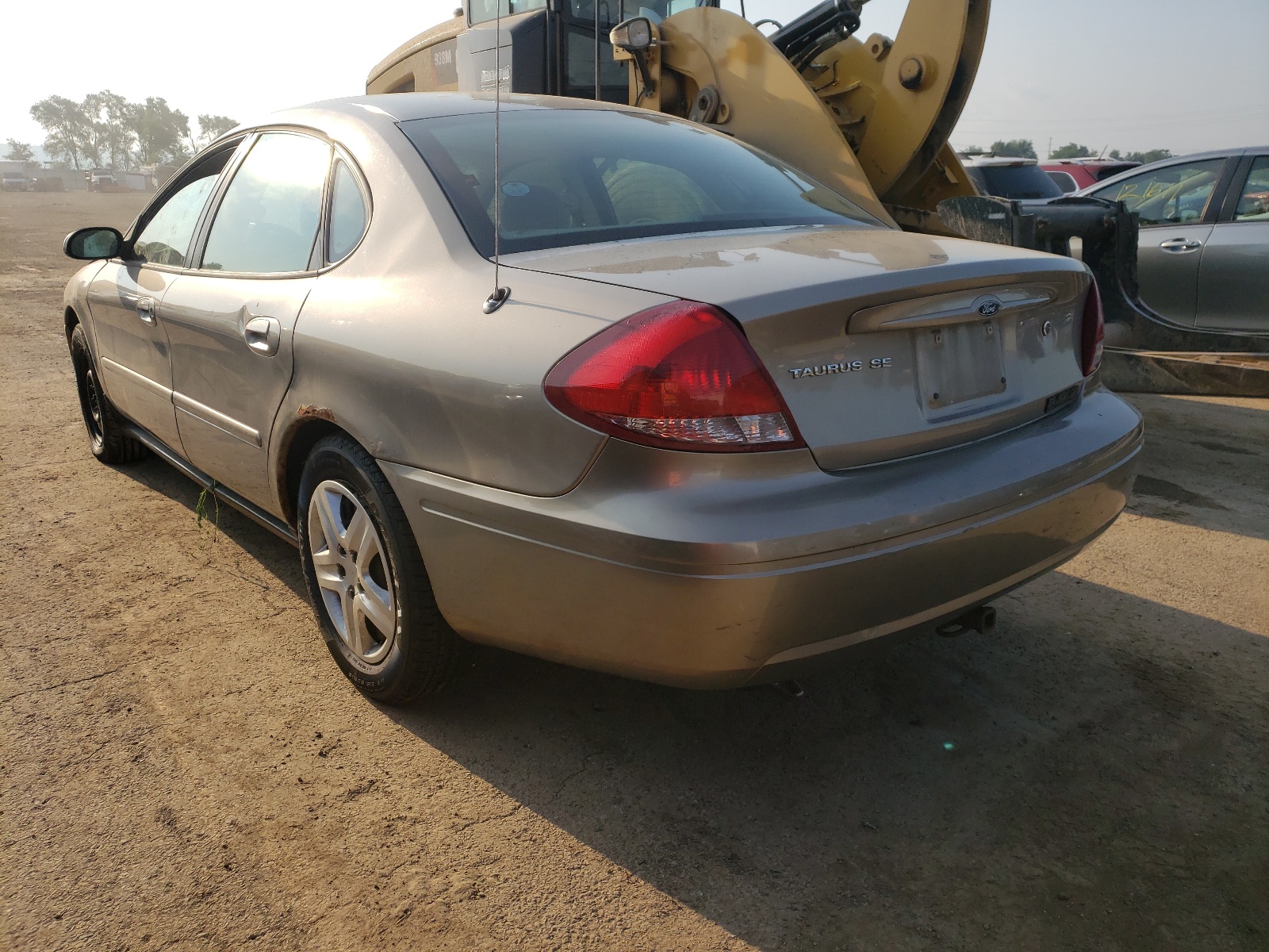 Foto 3 de la subasta – 2004 FORD TAURUS SE con VIN 1FAFP53254G147966