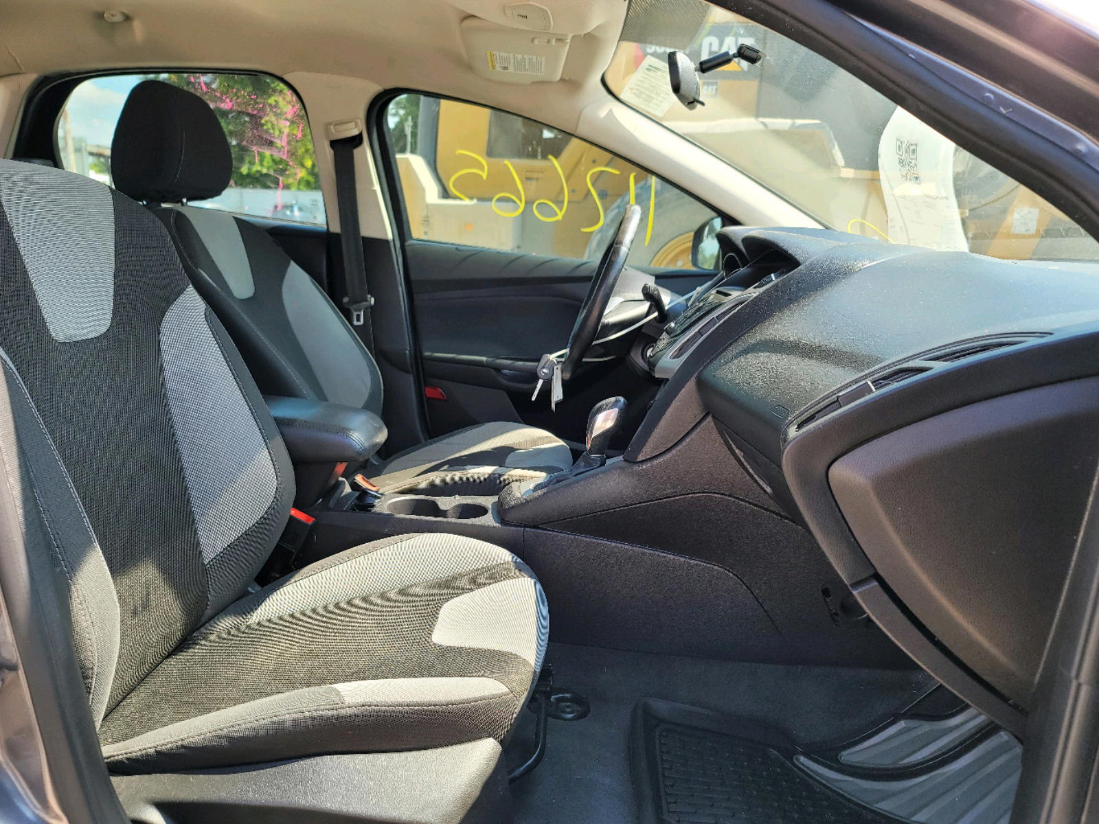 Photo 5 from auction – 2014 FORD FOCUS SE with VIN 1FADP3K27EL305374