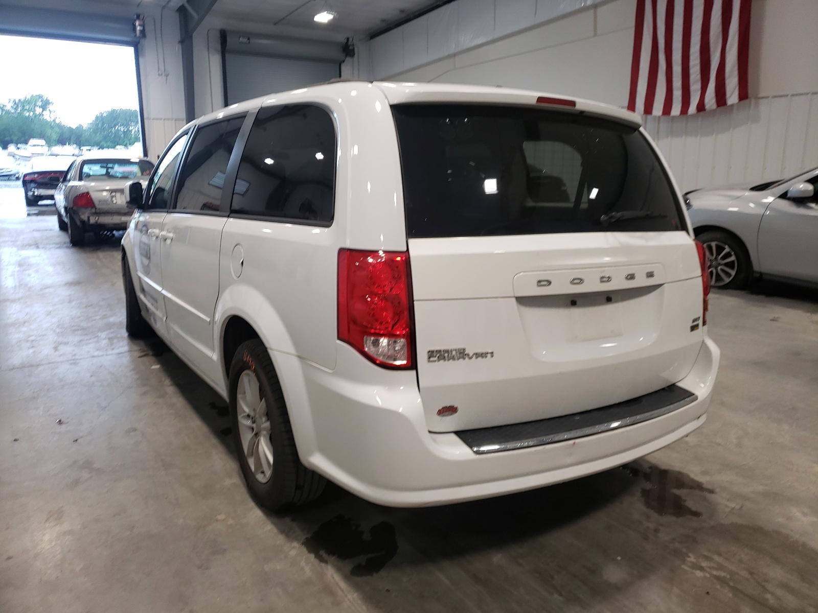 Photo 3 from auction – 2016 DODGE GRAND CARA with VIN 2C4RDGCGXGR395964