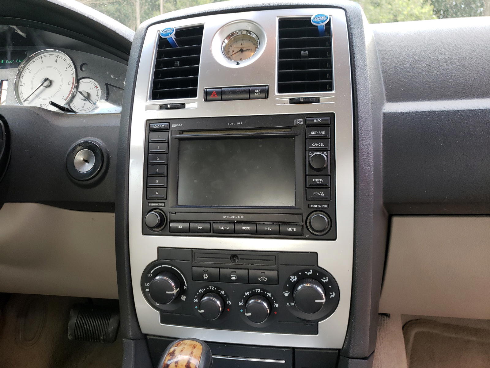 Photo 9 from auction – 2006 CHRYSLER 300C with VIN 2C3LA63H16H321441