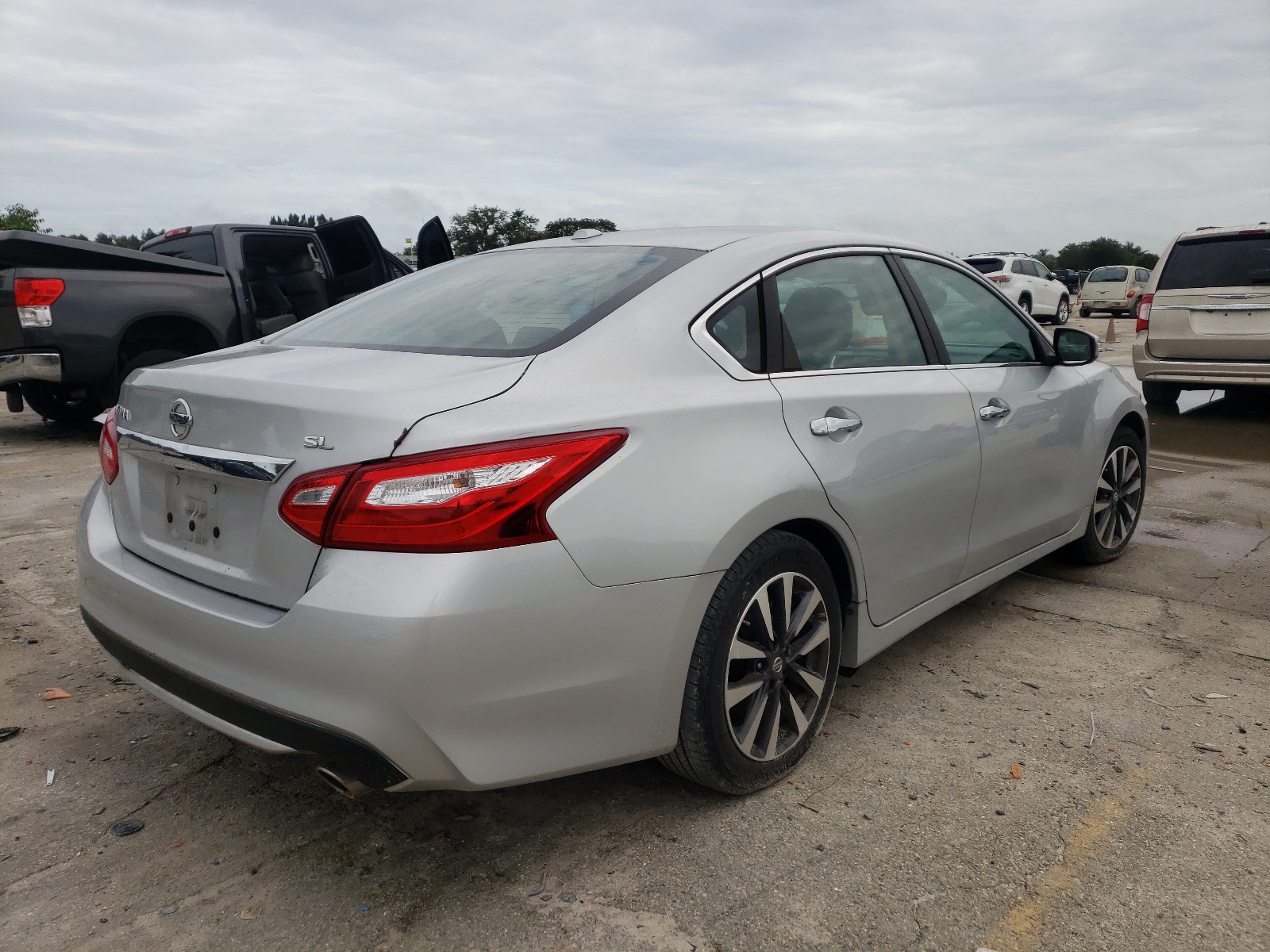 Photo 4 from auction – 2017 NISSAN ALTIMA 2.5 with VIN 1N4AL3AP3HC204090