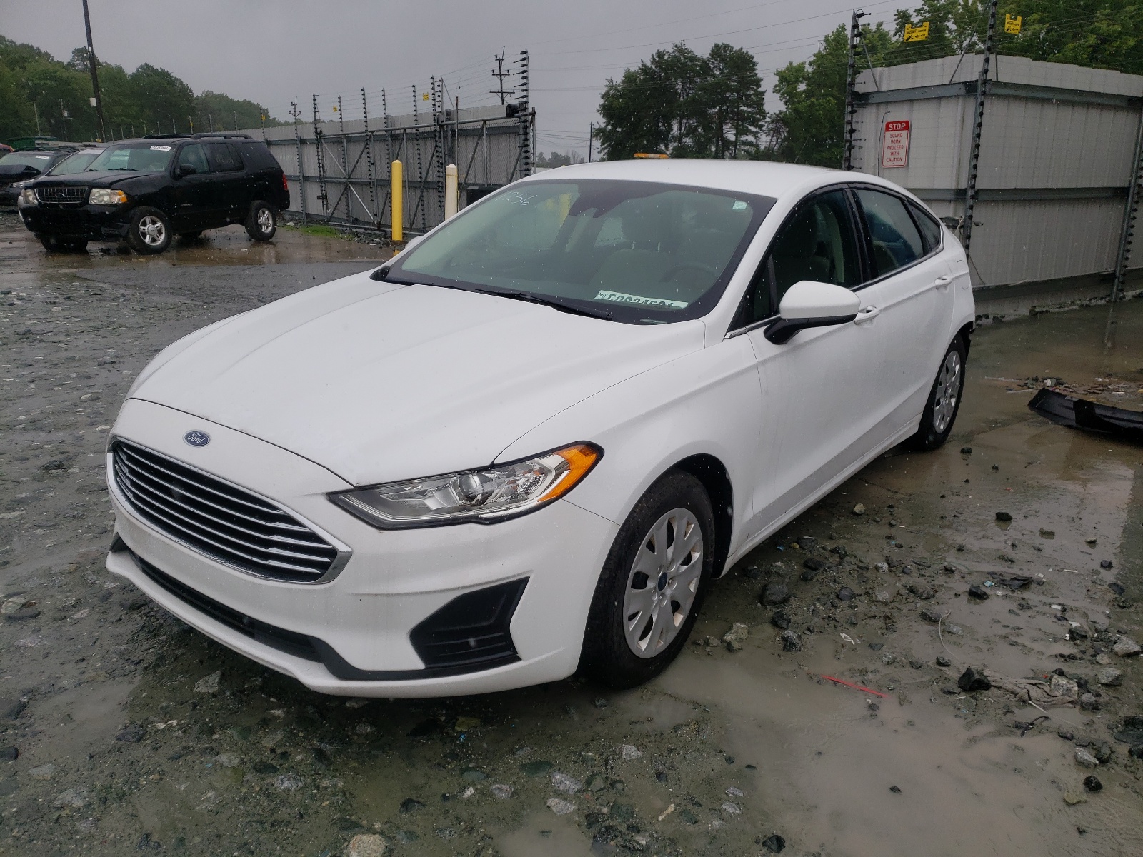 Photo 2 from auction – 2019 FORD FUSION S with VIN 3FA6P0G74KR234904