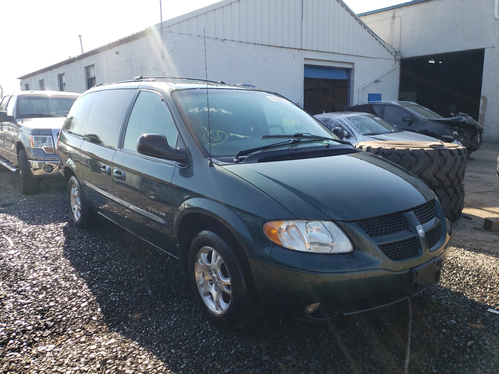 Photo 1 from auction – 2001 DODGE GRAND CARA with VIN 2B8GP44G61R112118