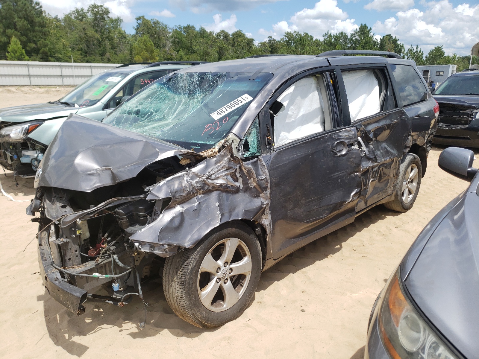 Photo 9 from auction – 2011 TOYOTA SIENNA LE with VIN 5TDKK3DC1BS086847