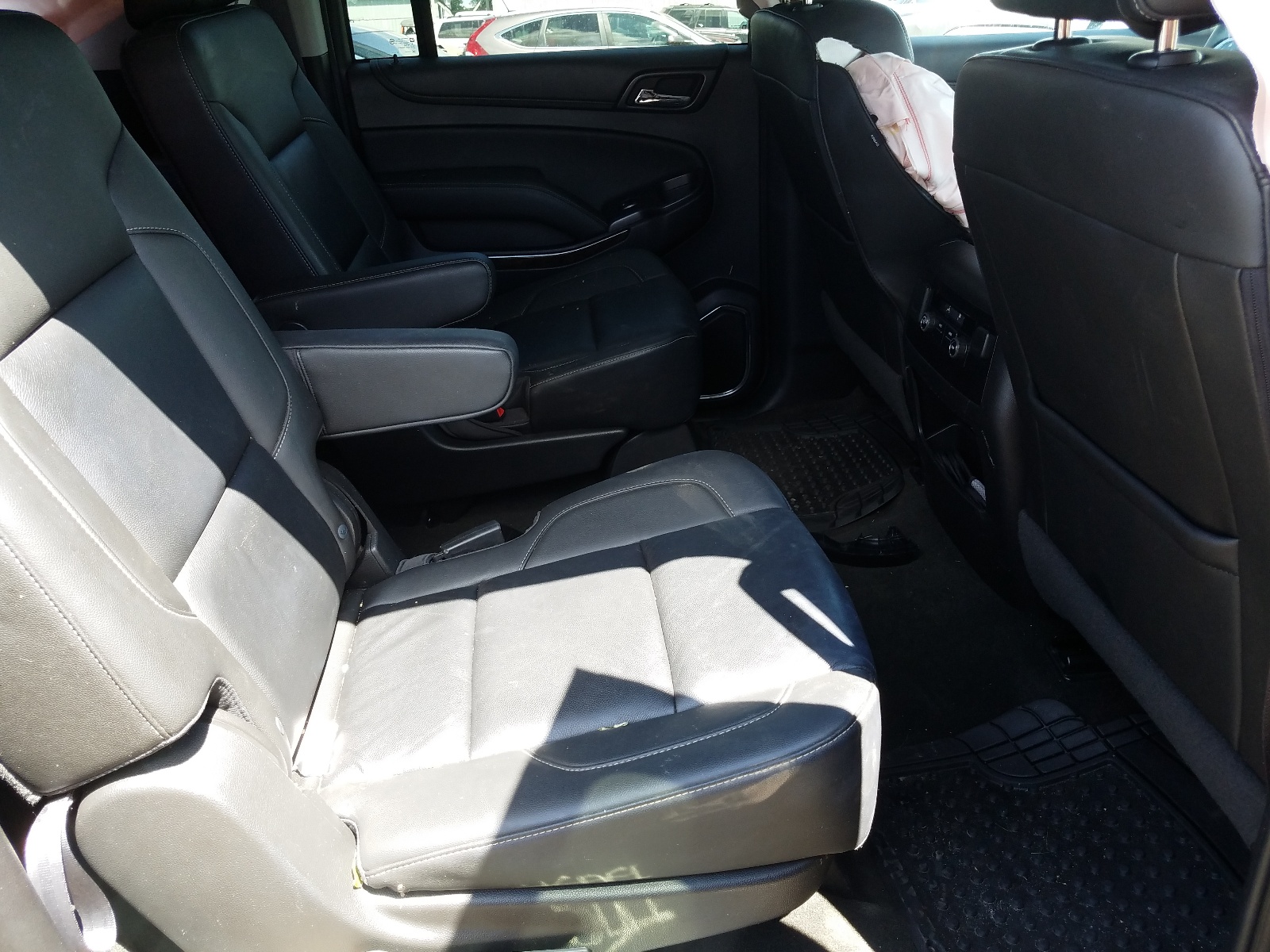 Photo 6 from auction – 2016 CHEVROLET SUBURBAN K with VIN 1GNSKHKC2GR174822