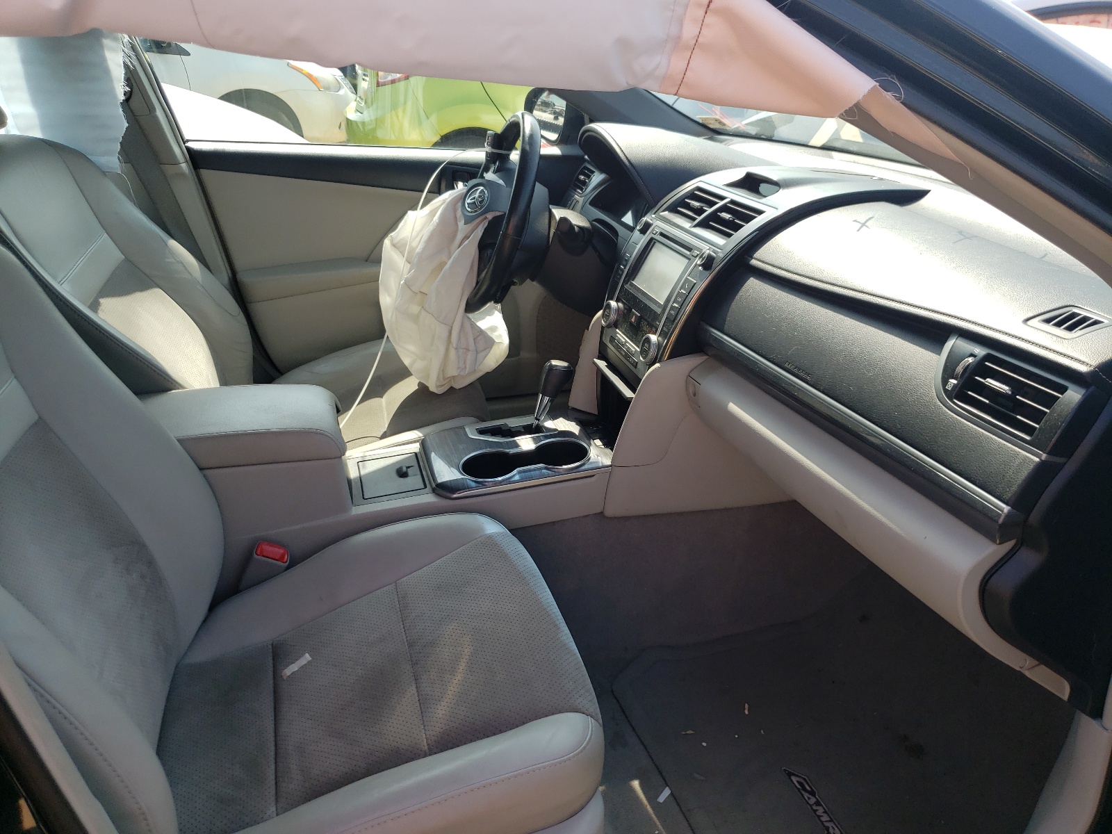 Photo 5 from auction – 2012 TOYOTA CAMRY HYBR with VIN 4T1BD1FK5CU005389