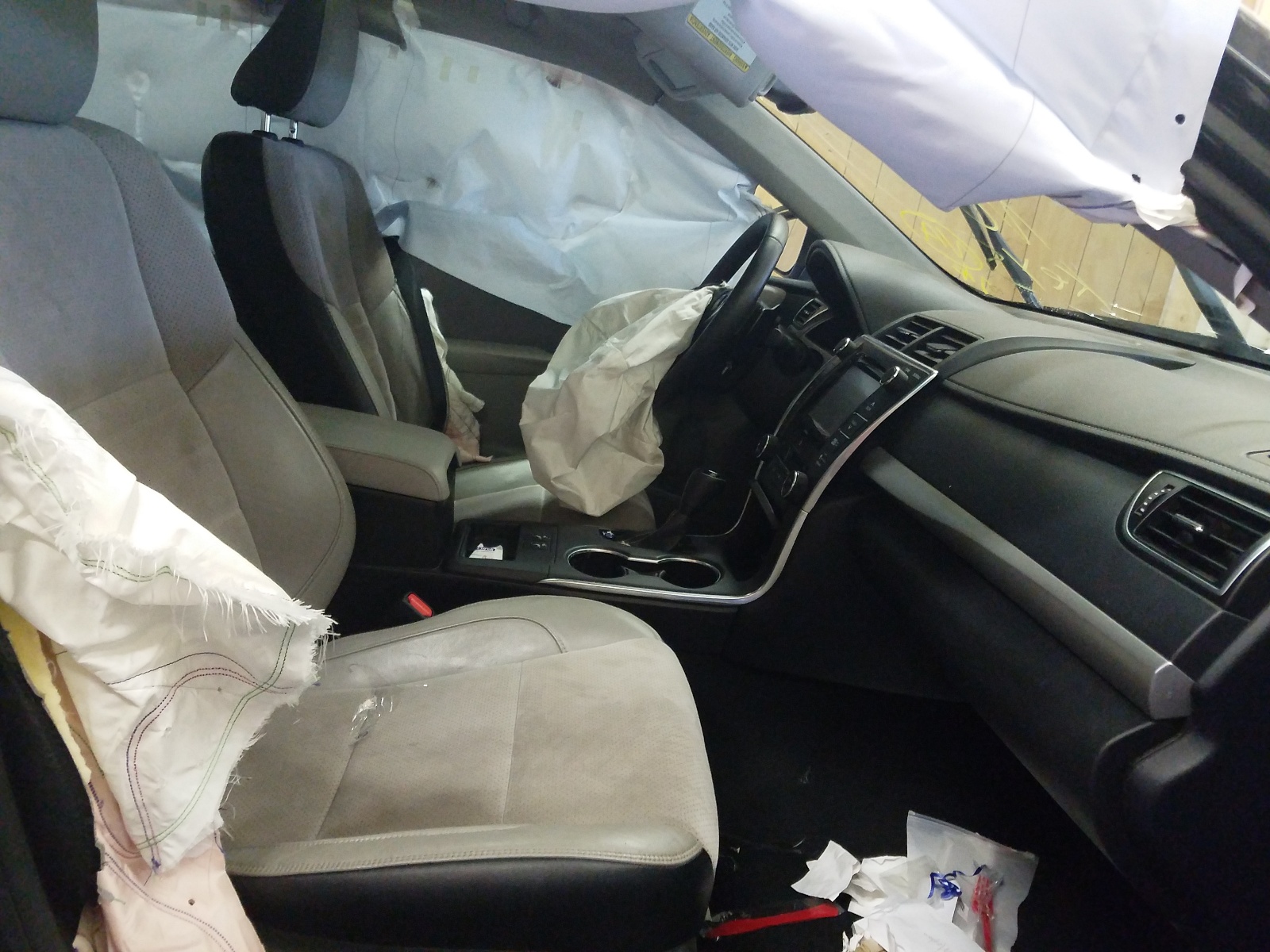 Photo 5 from auction – 2016 TOYOTA CAMRY LE with VIN 4T1BF1FK2GU518759
