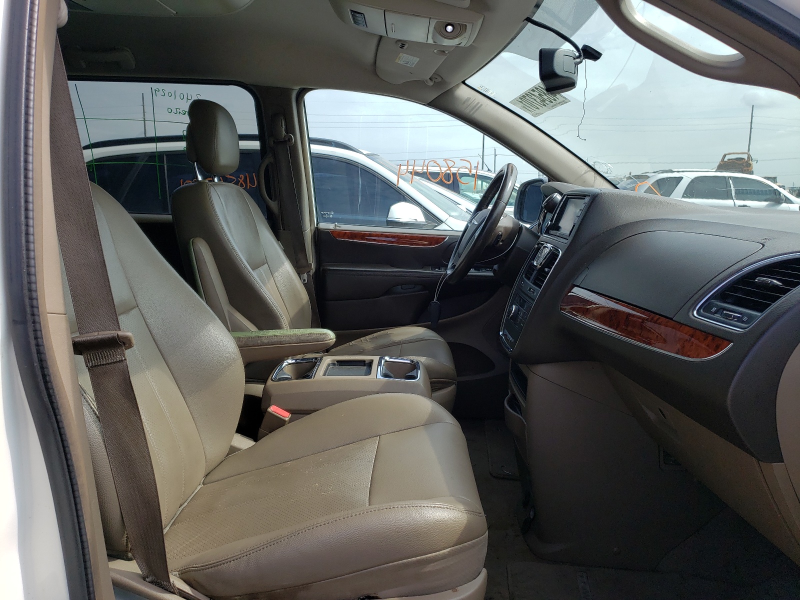 Photo 5 from auction – 2012 CHRYSLER TOWN & COU with VIN 2C4RC1BG0CR351208