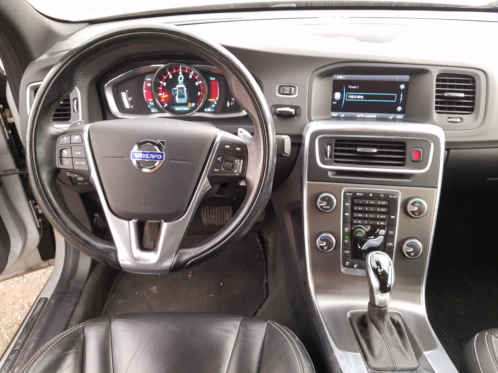 Photo 9 from auction – 2015 VOLVO S60 PLATIN with VIN YV1902TD4F2302335