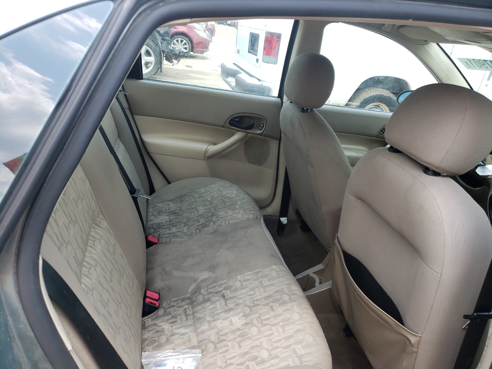 Photo 6 from auction – 2005 FORD FOCUS ZX4 with VIN 1FAFP34N65W149410