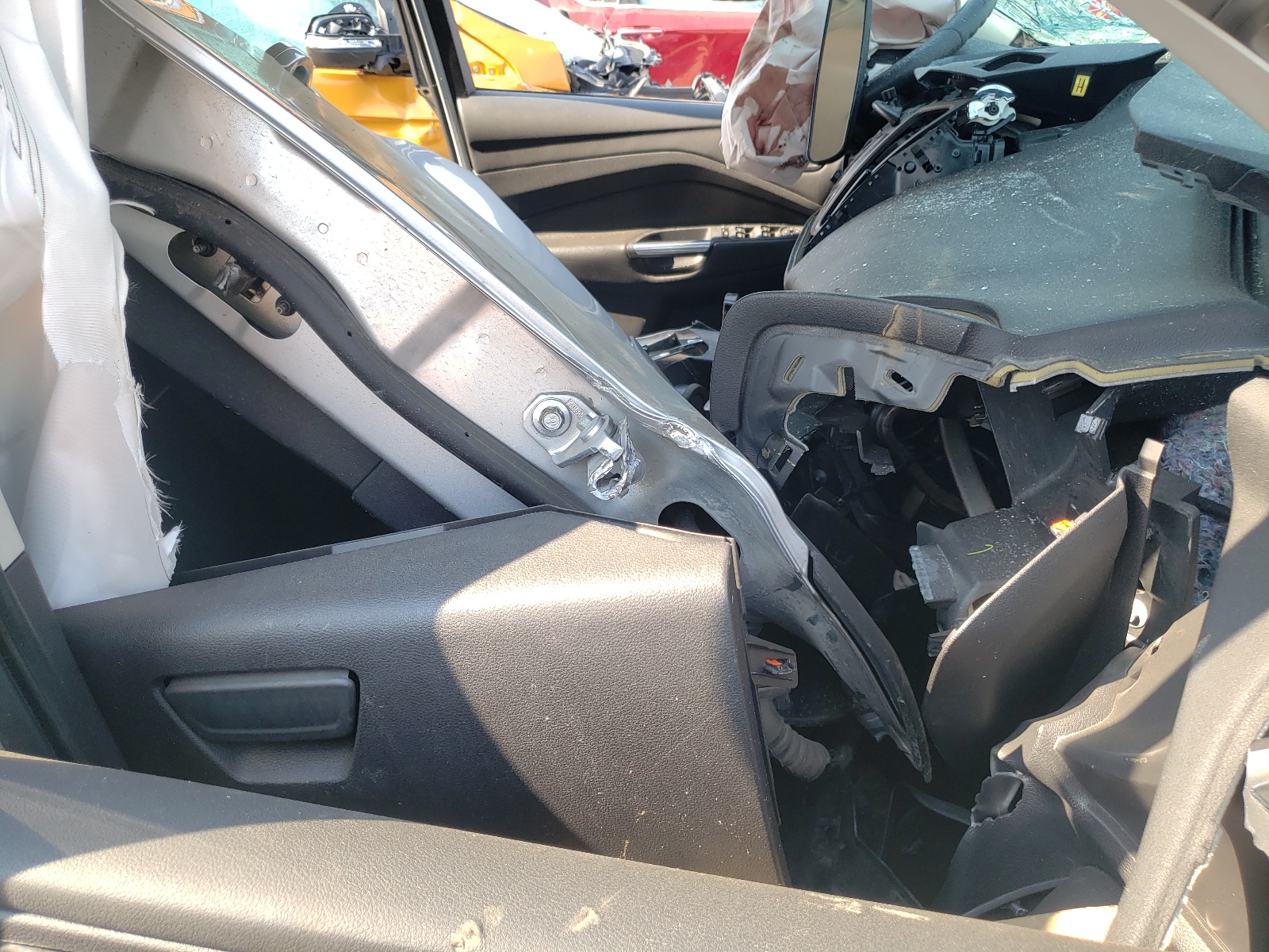 Photo 5 from auction – 2014 FORD ESCAPE SE with VIN 1FMCU0GX5EUD49932