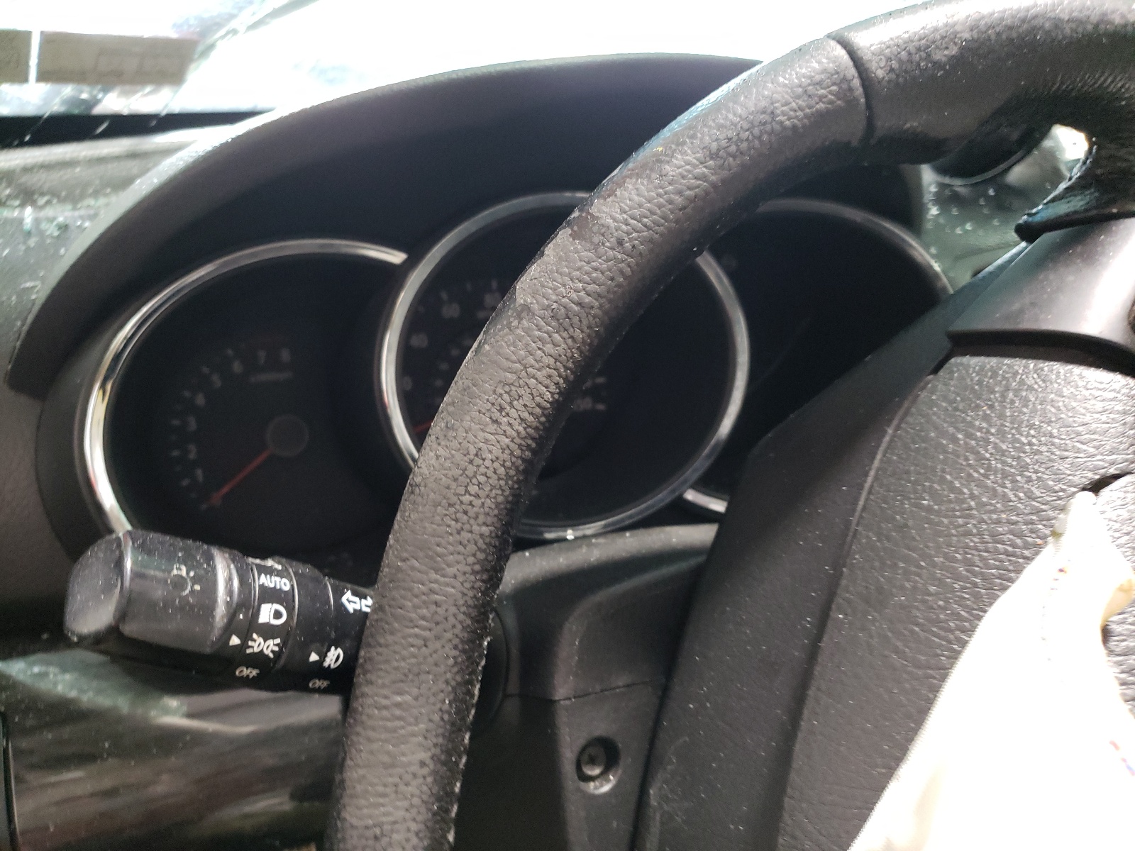 Photo 8 from auction – 2011 KIA SORENTO EX with VIN 5XYKUDA24BG090349