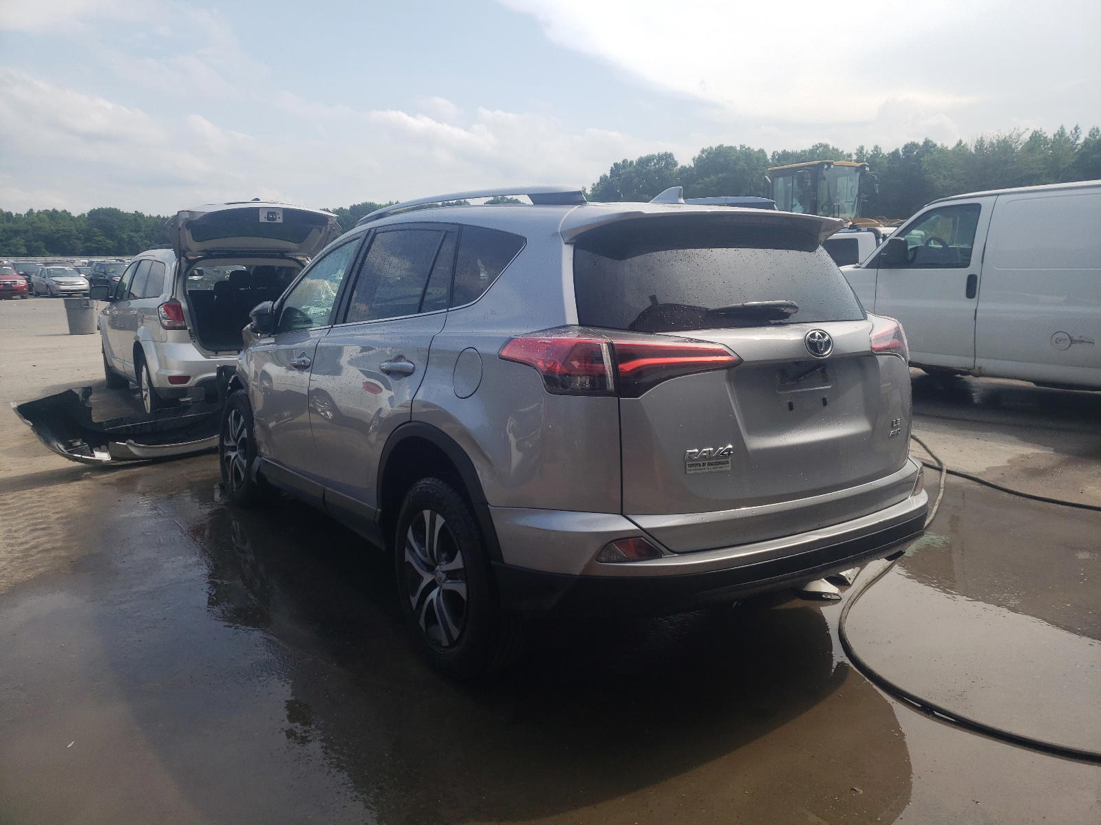 Photo 3 from auction – 2017 TOYOTA RAV4 LE with VIN 2T3BFREV9HW647634