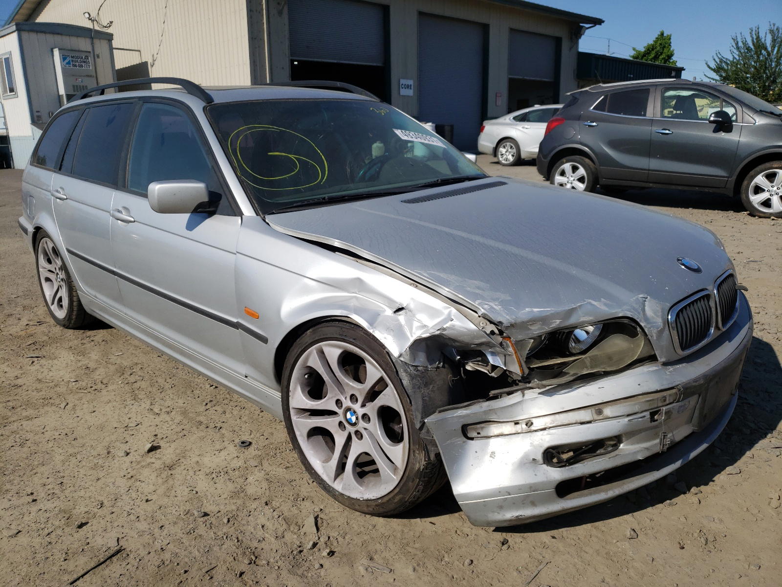 BMW 323 IT 2000 with VIN WBAAR3340YJM00704 - Photo from auction