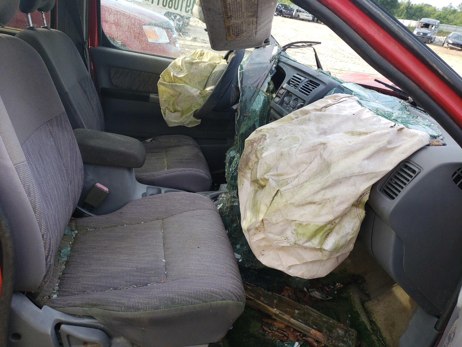 Photo 5 from auction – 2000 NISSAN FRONTIER C with VIN 1N6ED27T8YC326156