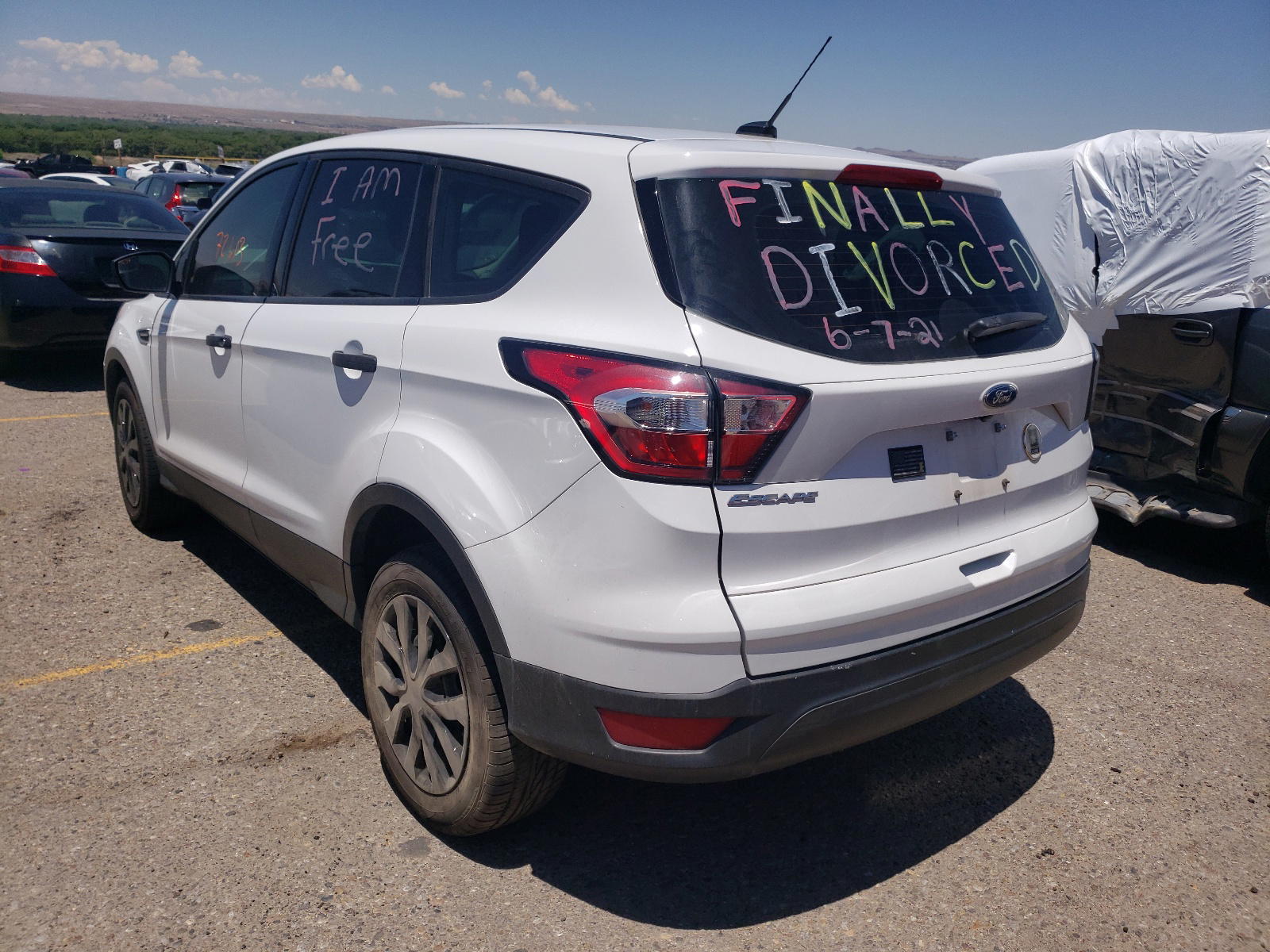 Photo 3 from auction – 2018 FORD ESCAPE S with VIN 1FMCU0F76JUB73338