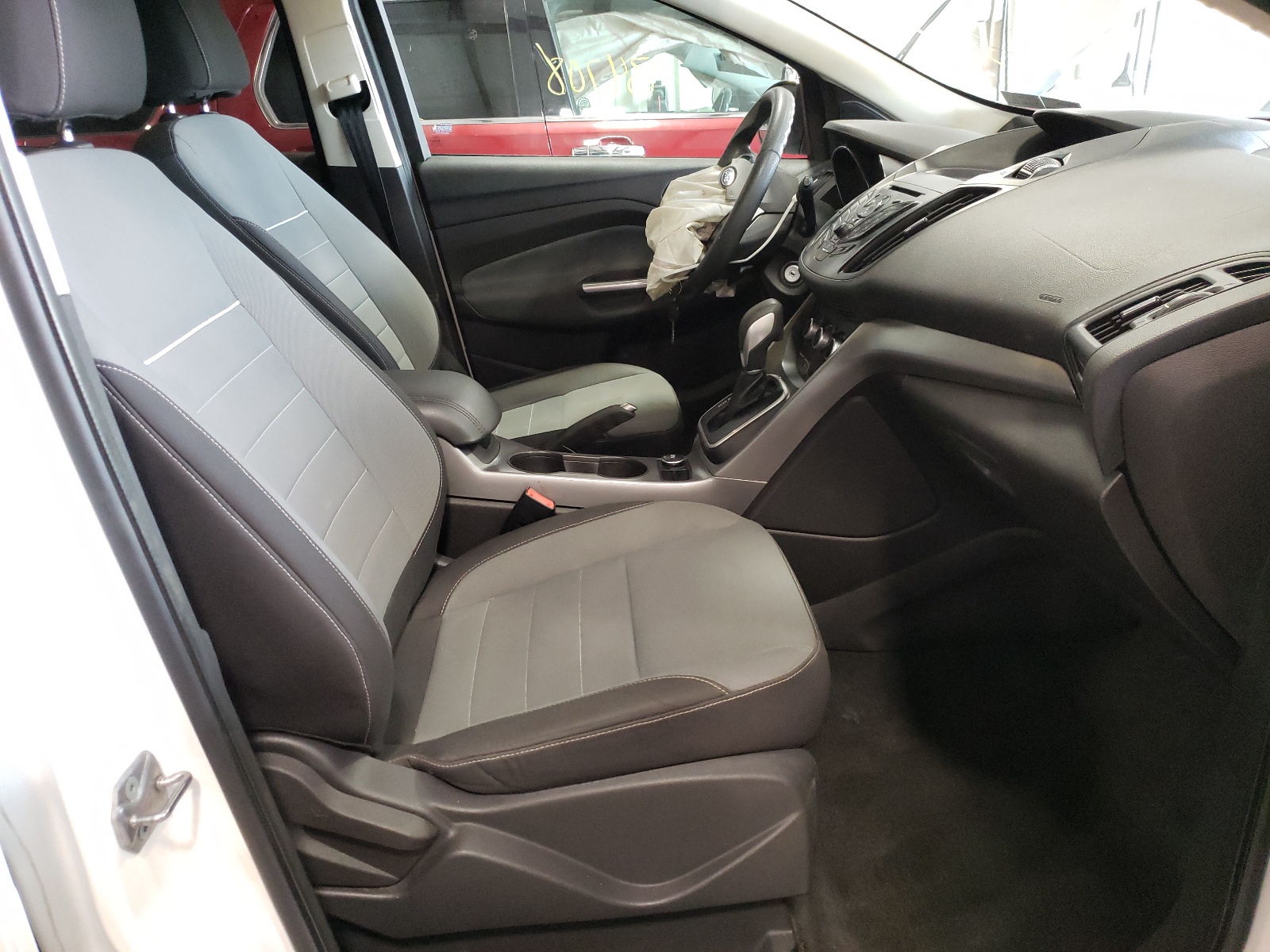 Photo 5 from auction – 2013 FORD ESCAPE SE with VIN 1FMCU9G9XDUA18428