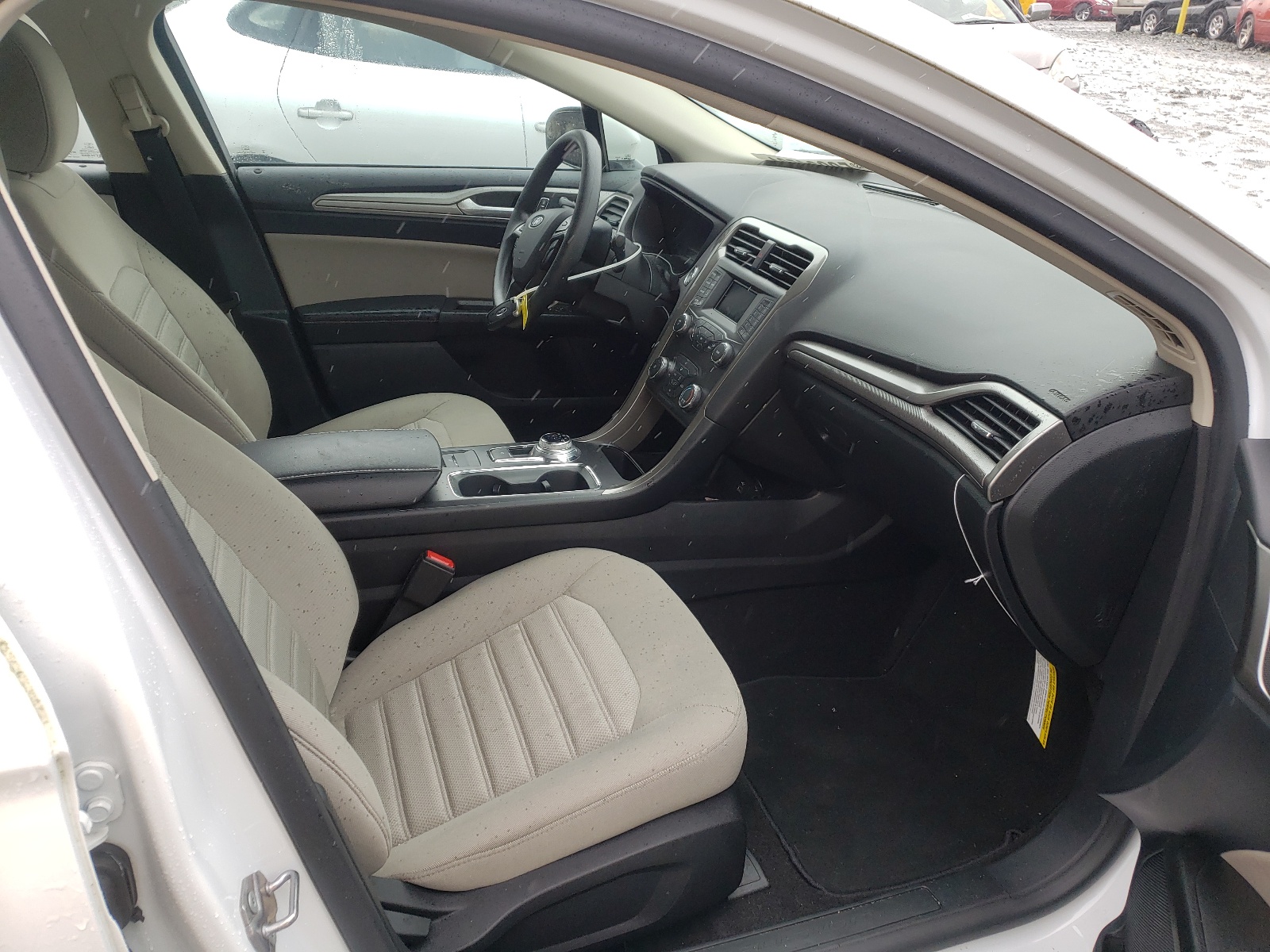 Photo 5 from auction – 2019 FORD FUSION S with VIN 3FA6P0G74KR234904