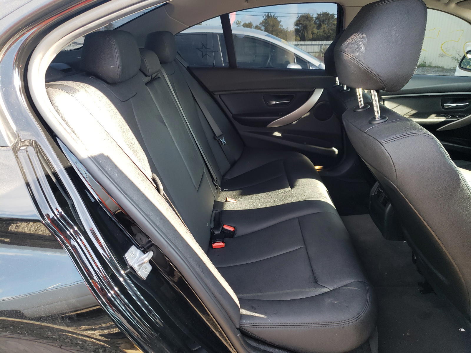 Photo 6 from auction – 2018 BMW 320 I with VIN WBA8E1G56JNU91980