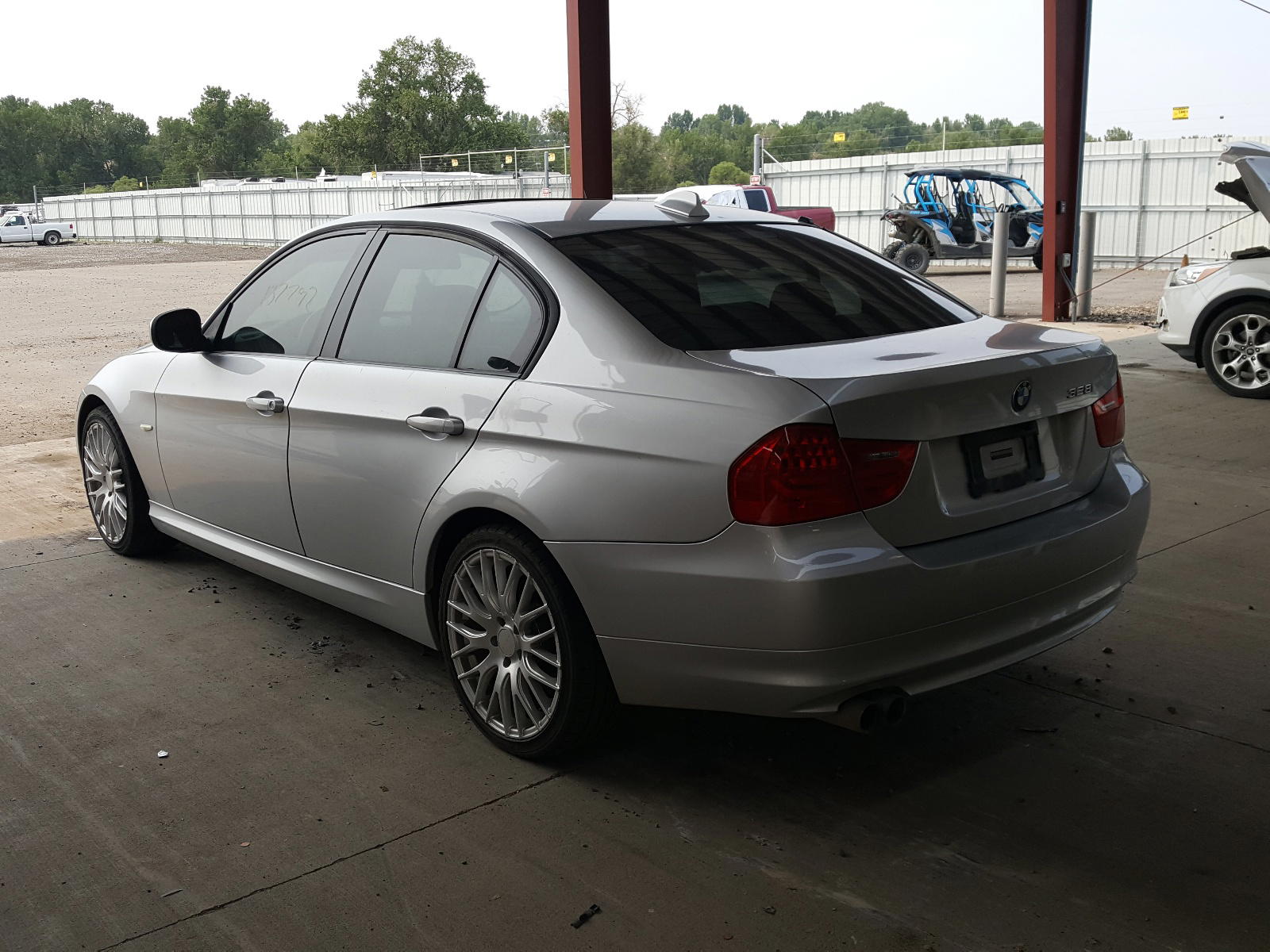 Photo 3 from auction – 2009 BMW 328 I with VIN WBAPH77599NL84729