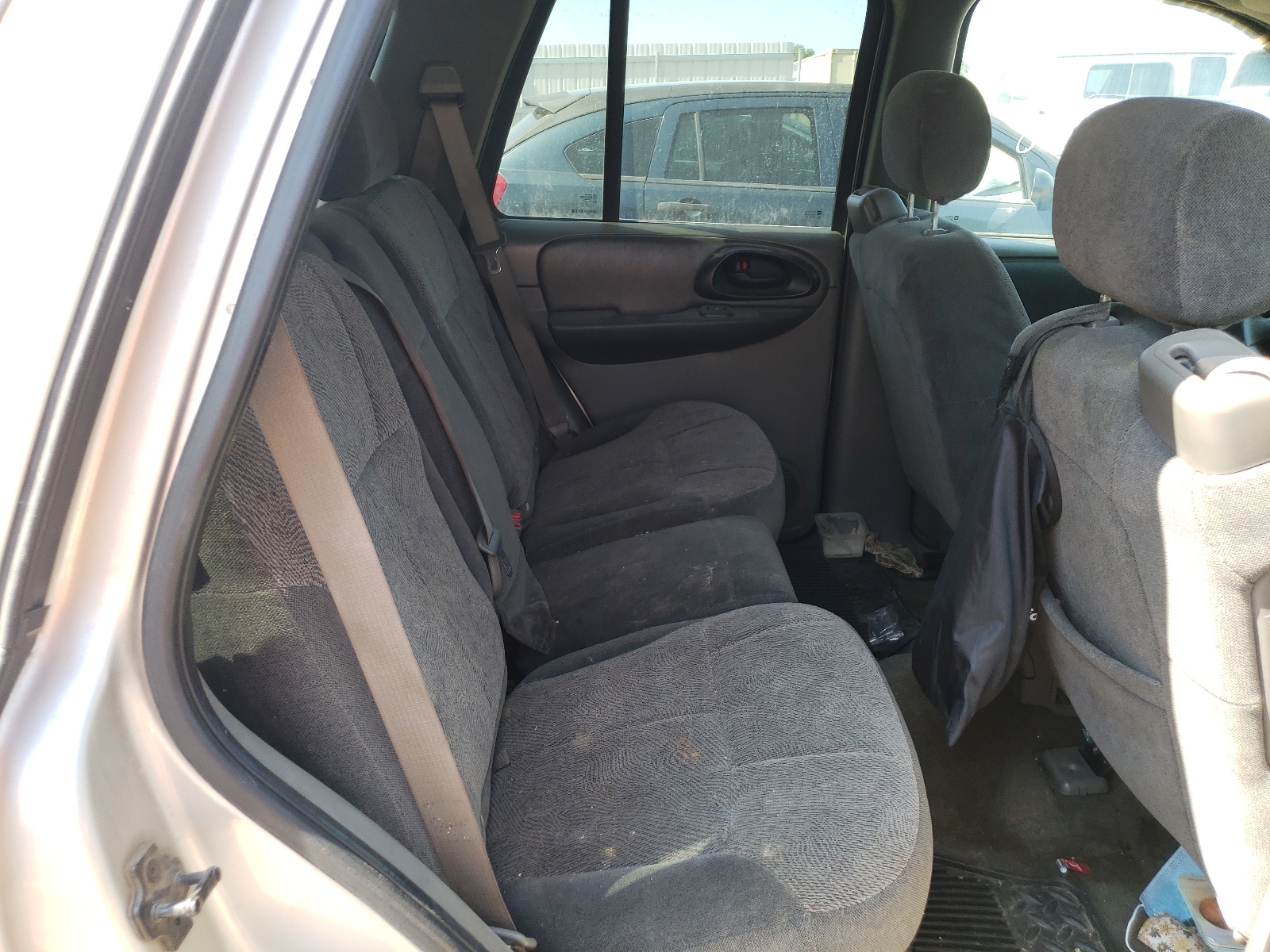Photo 6 from auction – 2004 CHEVROLET TRAILBLAZE with VIN 1GNDT13S842182947