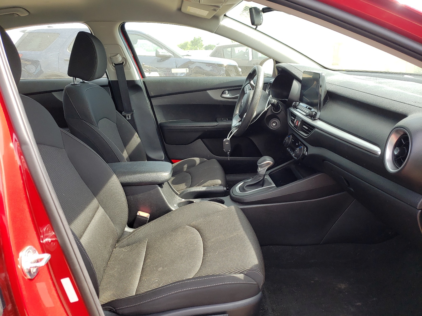 Photo 5 from auction – 2019 KIA FORTE FE with VIN 3KPF24AD0KE057368