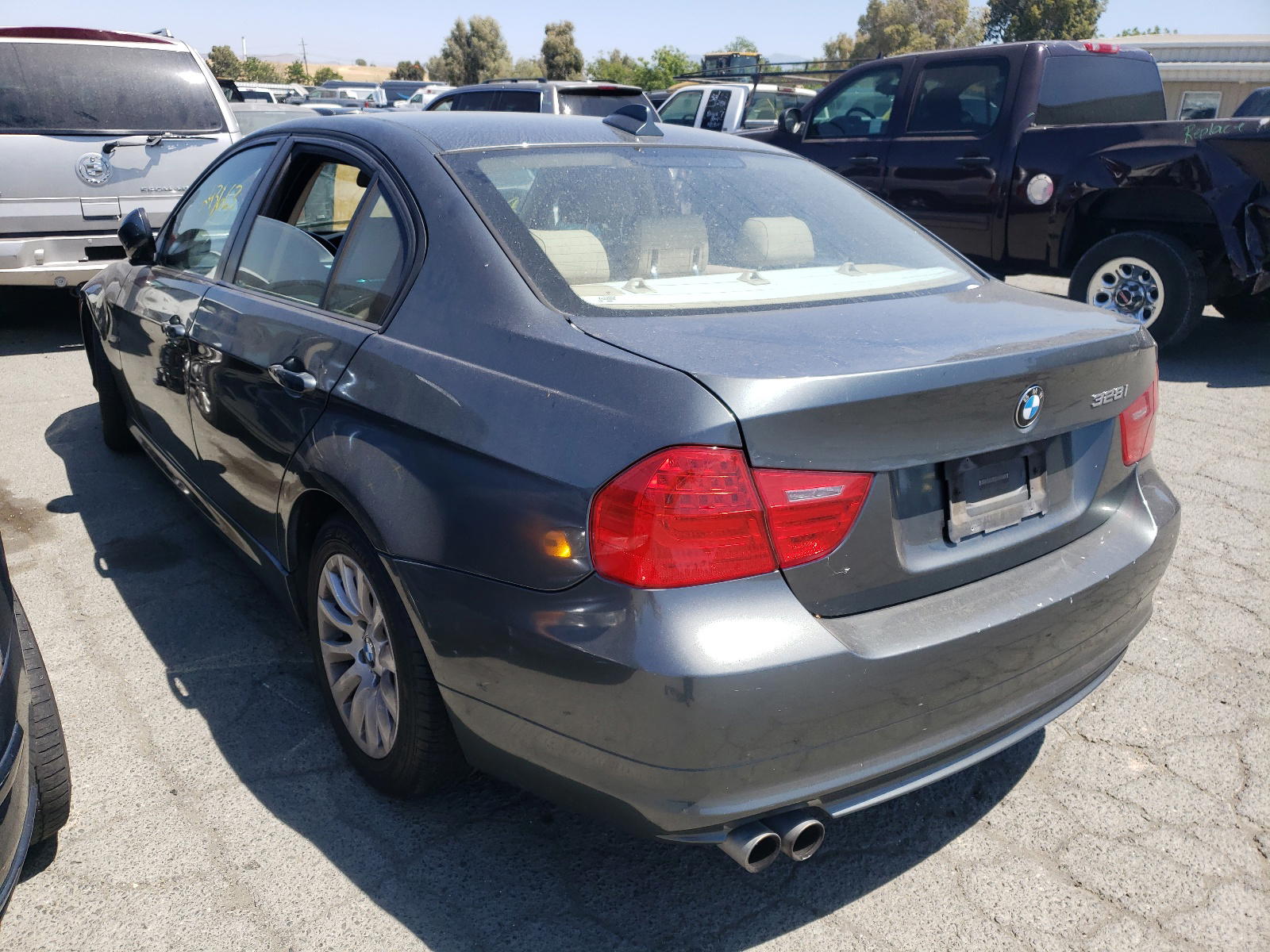 Photo 3 from auction – 2009 BMW 328 I with VIN WBAPH77579NM31384