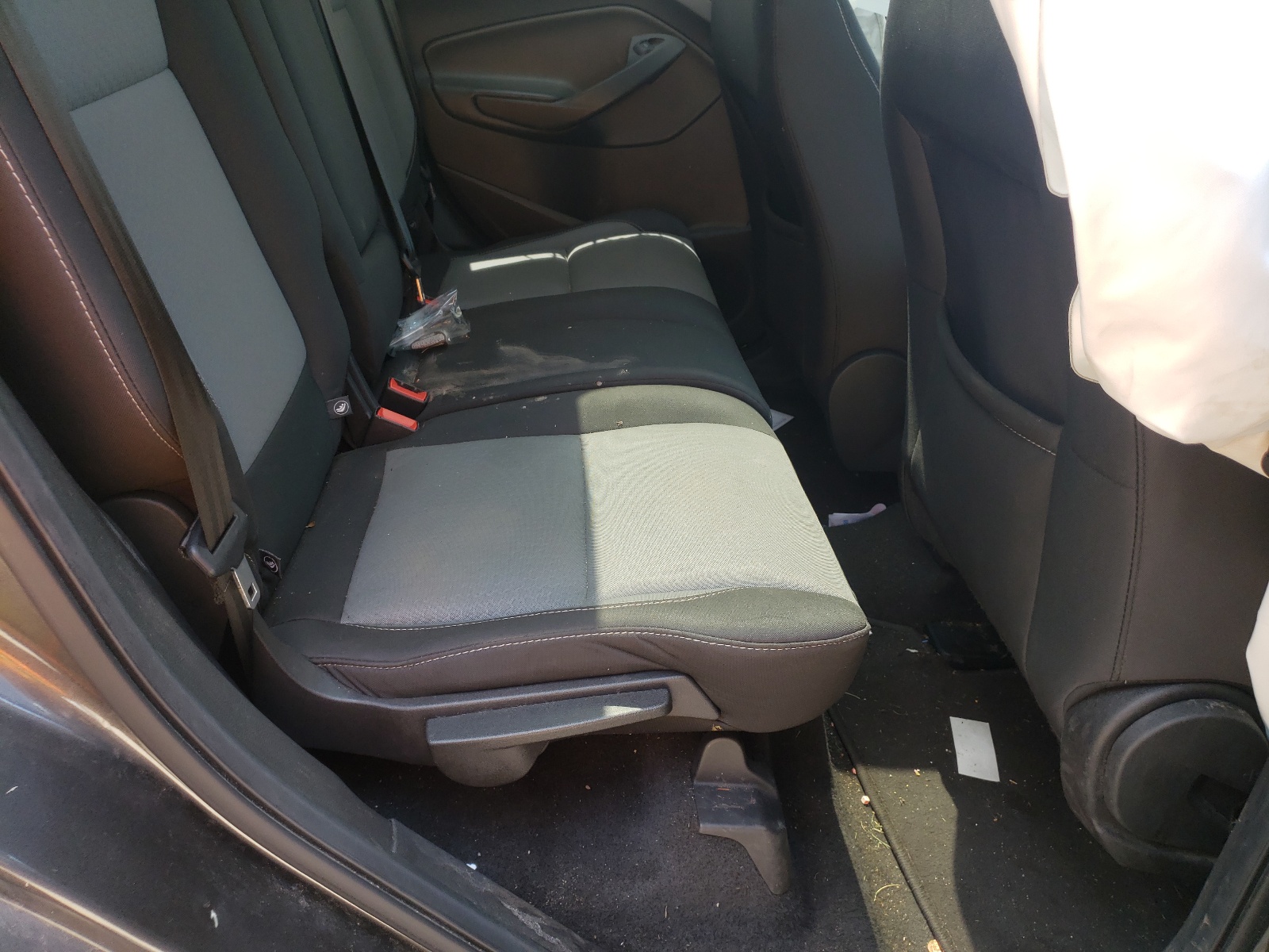Photo 6 from auction – 2018 FORD ESCAPE SE with VIN 1FMCU9GD1JUA66061