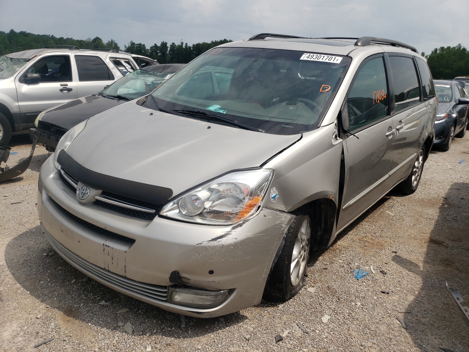 Photo 2 from auction – 2005 TOYOTA SIENNA XLE with VIN 5TDBA22C25S034874