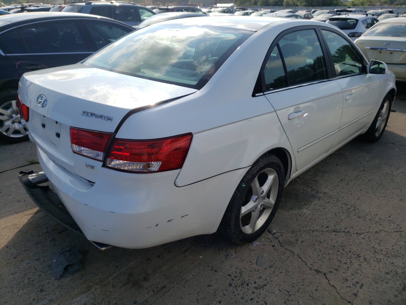 Photo 4 from auction – 2007 HYUNDAI SONATA SE with VIN 5NPEU46F57H184037