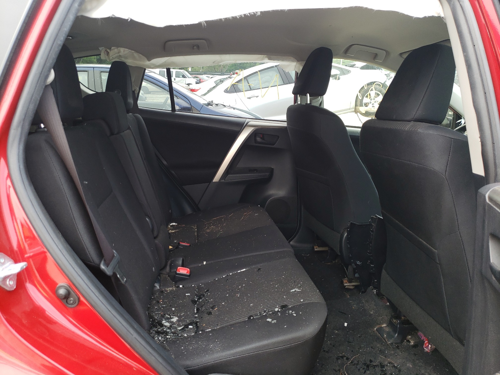 Photo 6 from auction – 2015 TOYOTA RAV4 LE with VIN JTMBFREV1FD111786