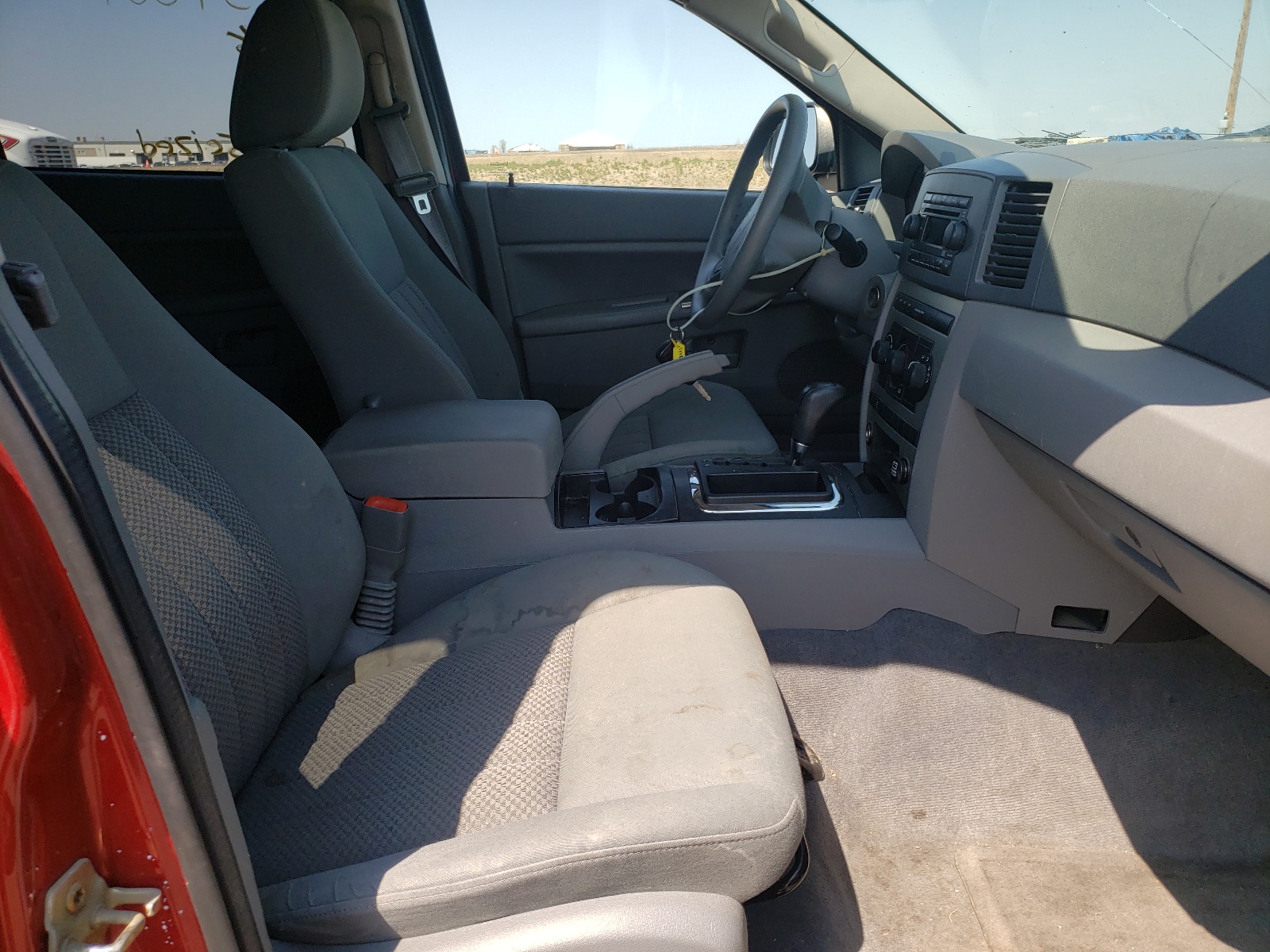 Photo 5 from auction – 2005 JEEP GRAND CHER with VIN 1J4GR48K55C534693