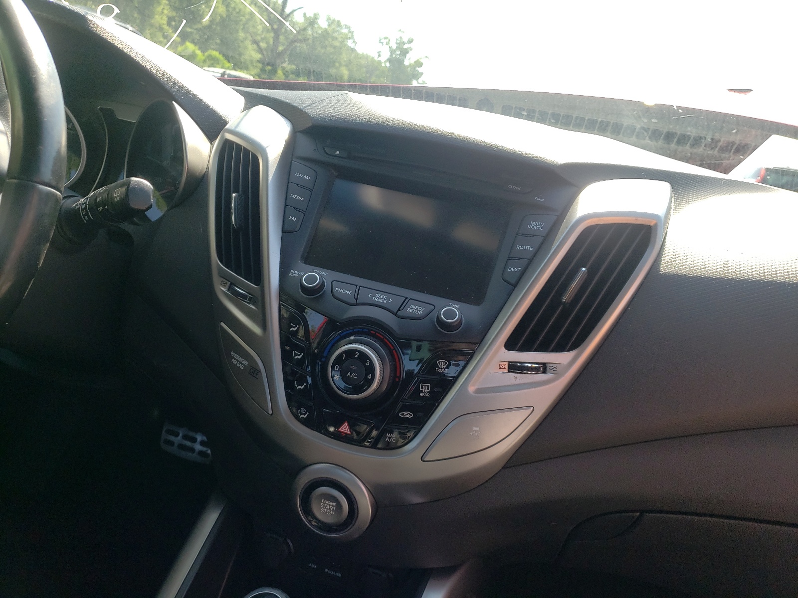 Photo 9 from auction – 2013 HYUNDAI VELOSTER with VIN KMHTC6AD9DU160462