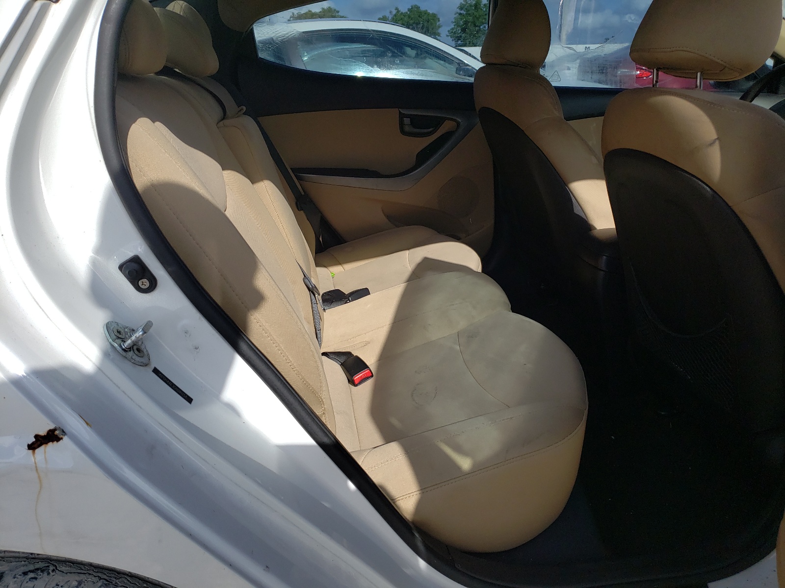 Photo 6 from auction – 2012 HYUNDAI ELANTRA GL with VIN 5NPDH4AE3CH091154