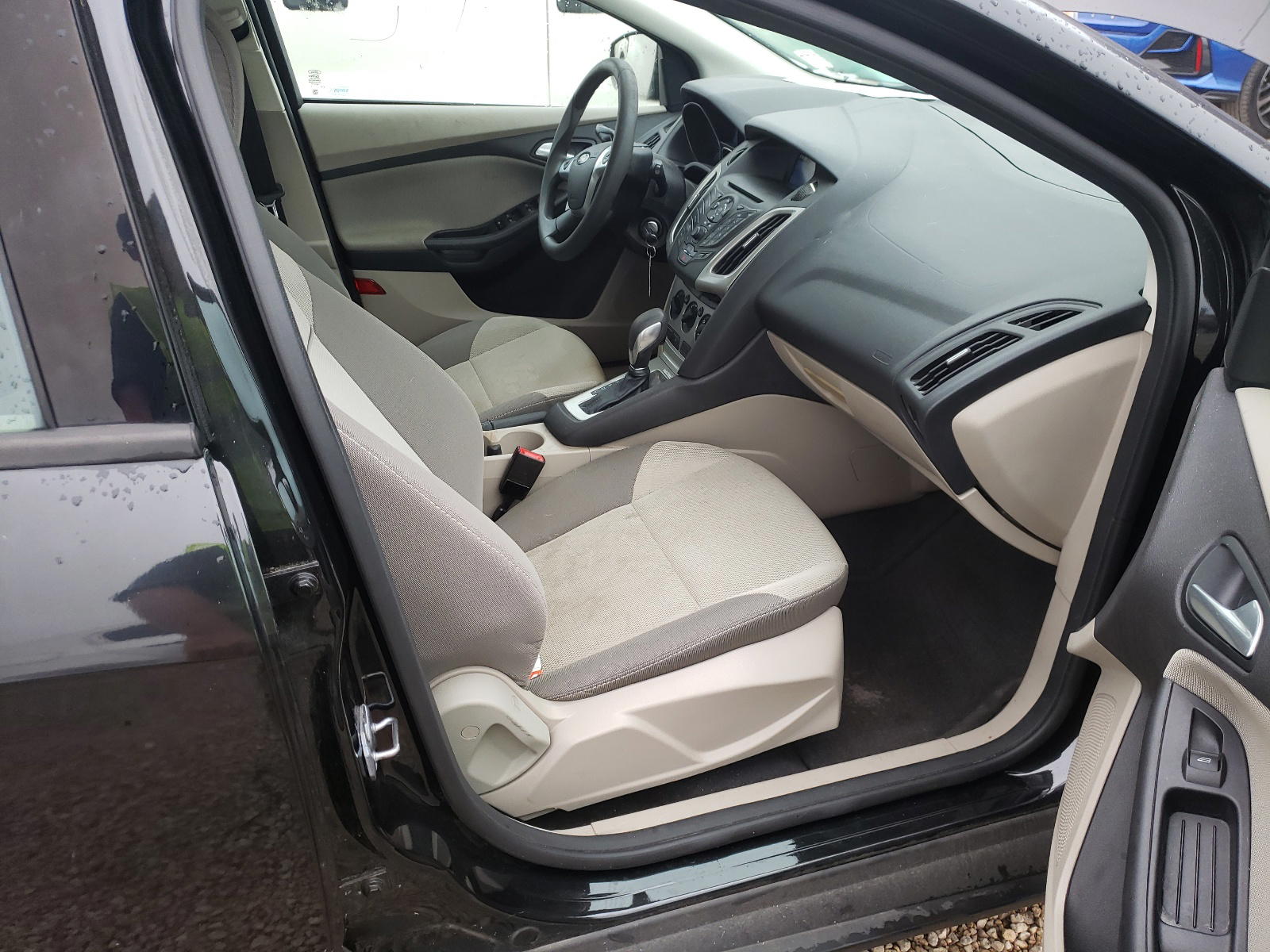 Photo 5 from auction – 2014 FORD FOCUS SE with VIN 1FADP3K27EL244009