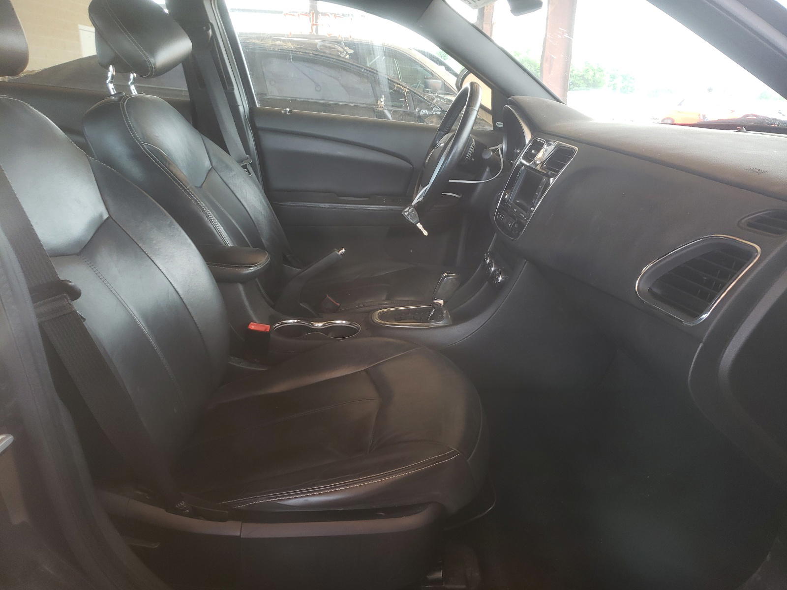Photo 5 from auction – 2011 CHRYSLER 200 LIMITE with VIN 1C3BC2FG6BN505888