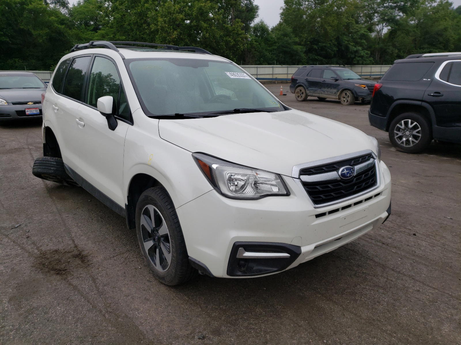 SUBARU FORESTER 2 2017 with VIN JF2SJAEC4HH408305 - Photo from auction