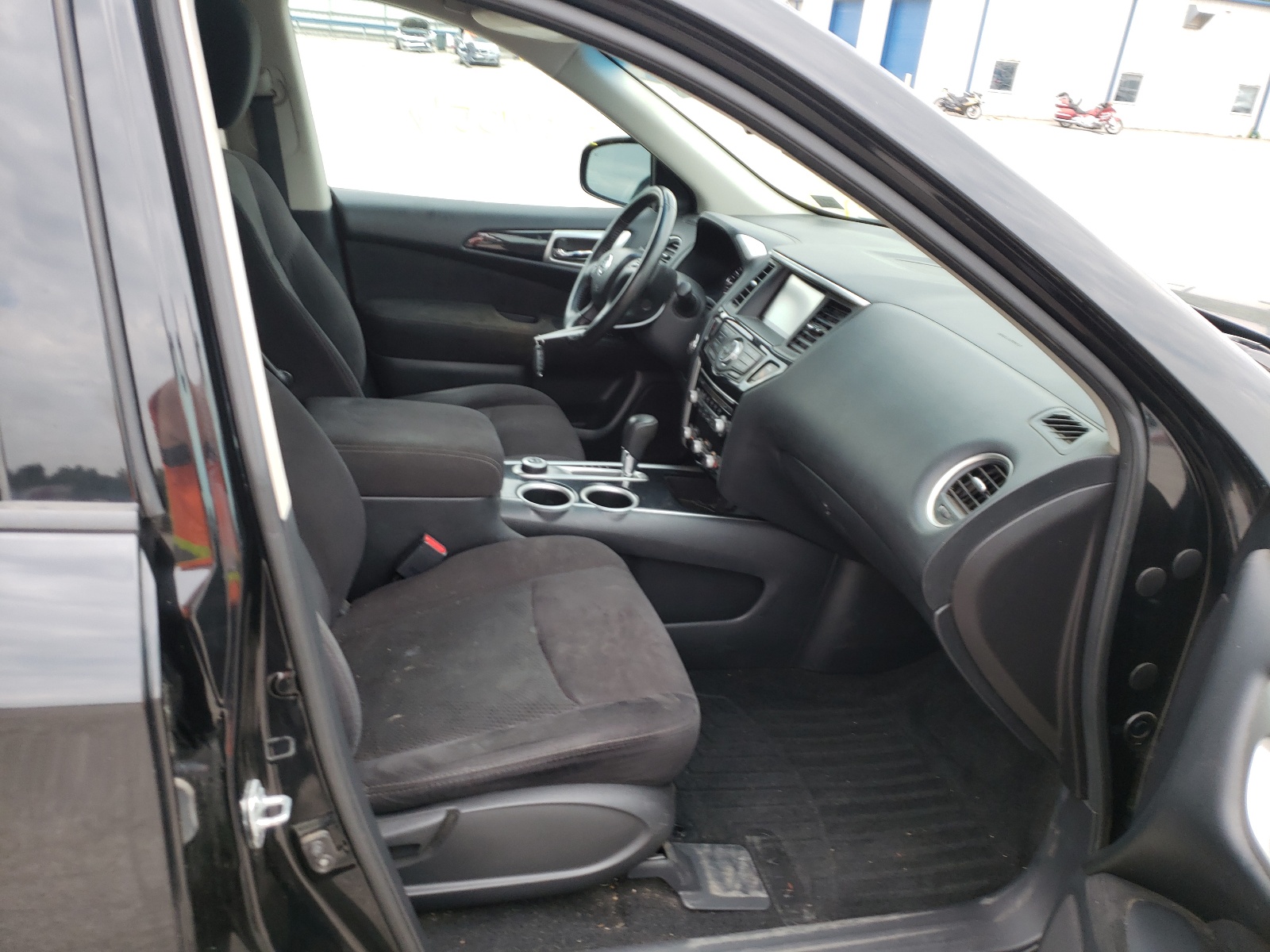 Photo 5 from auction – 2015 NISSAN PATHFINDER with VIN 5N1AR2MM9FC721021